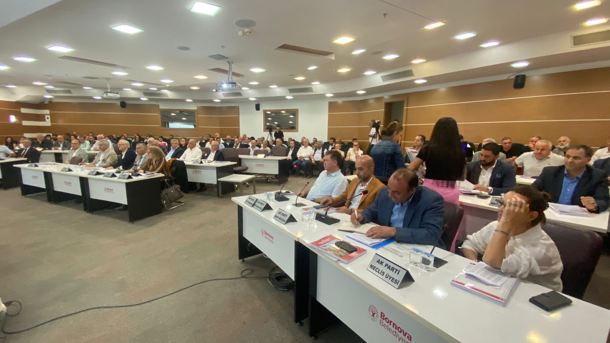 AK Parti Grubu’ndan İduğ’a sitem: Neden Bornova’nın hakkını aramıyorsunuz?