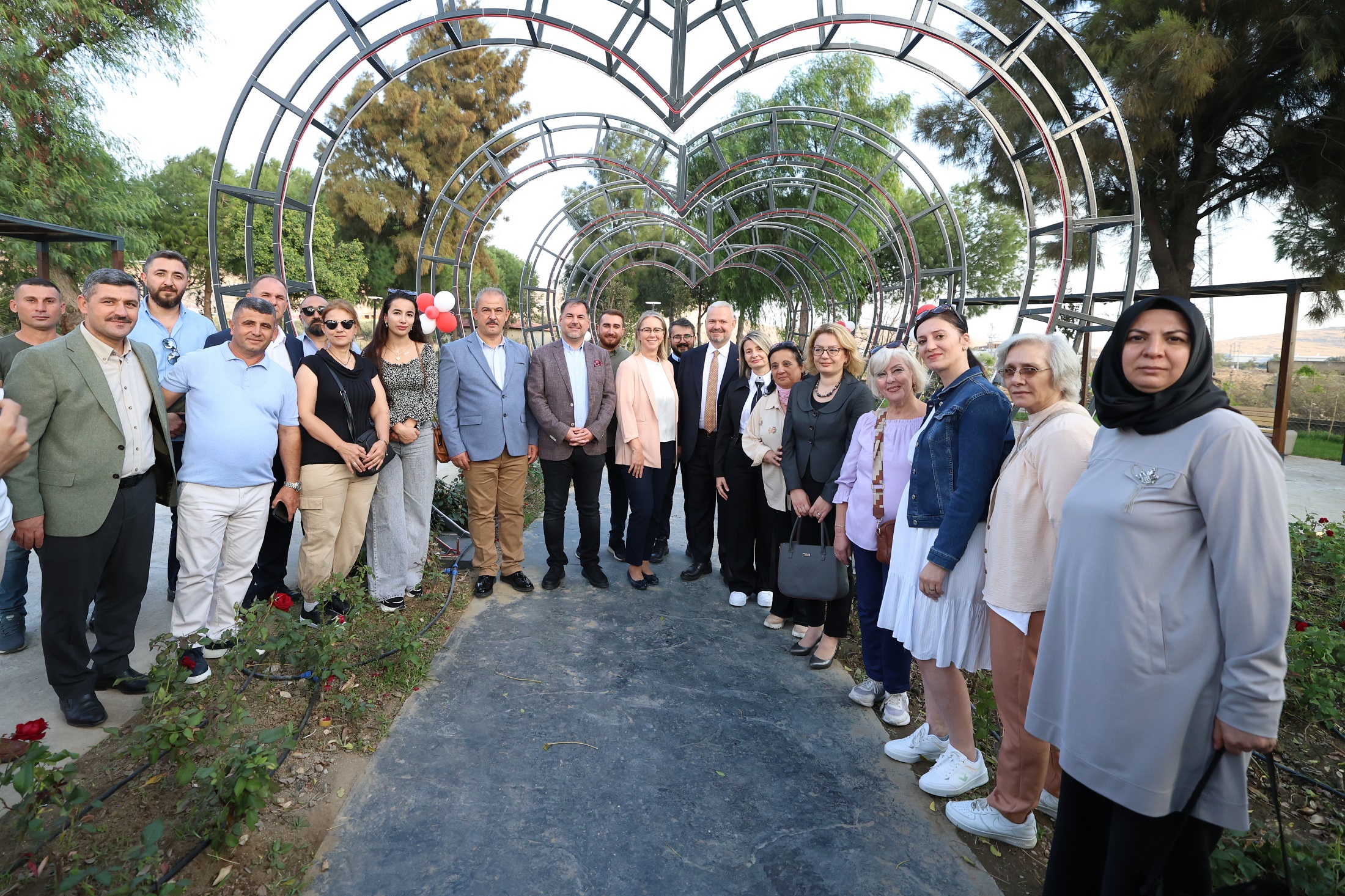 Menemen'e Hizmet Yağmuru