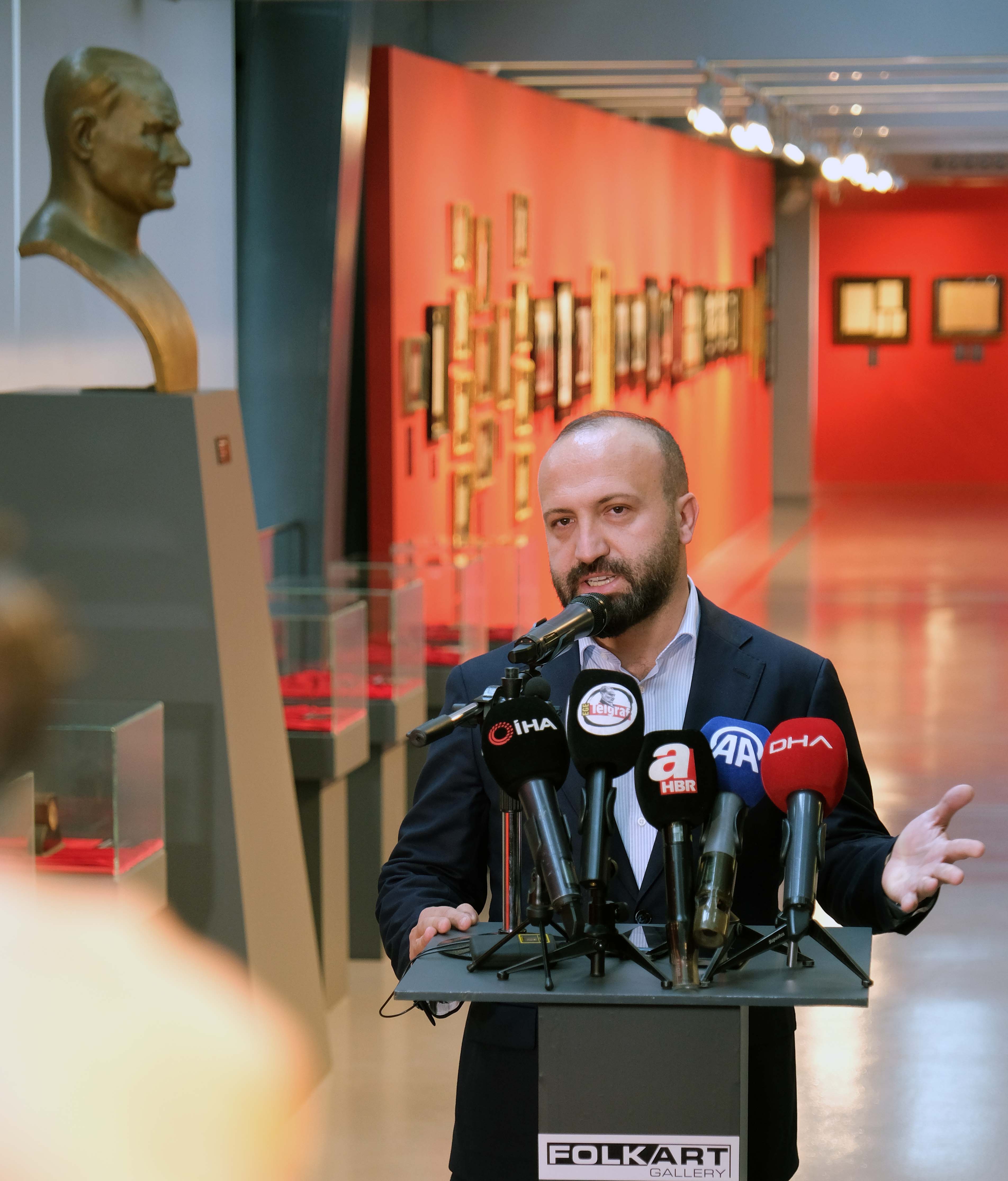 Folkart’tan Muhteşem Sergi  “Karanlıkta Akan Bir Yıldız:  Mustafa Kemal Atatürk”