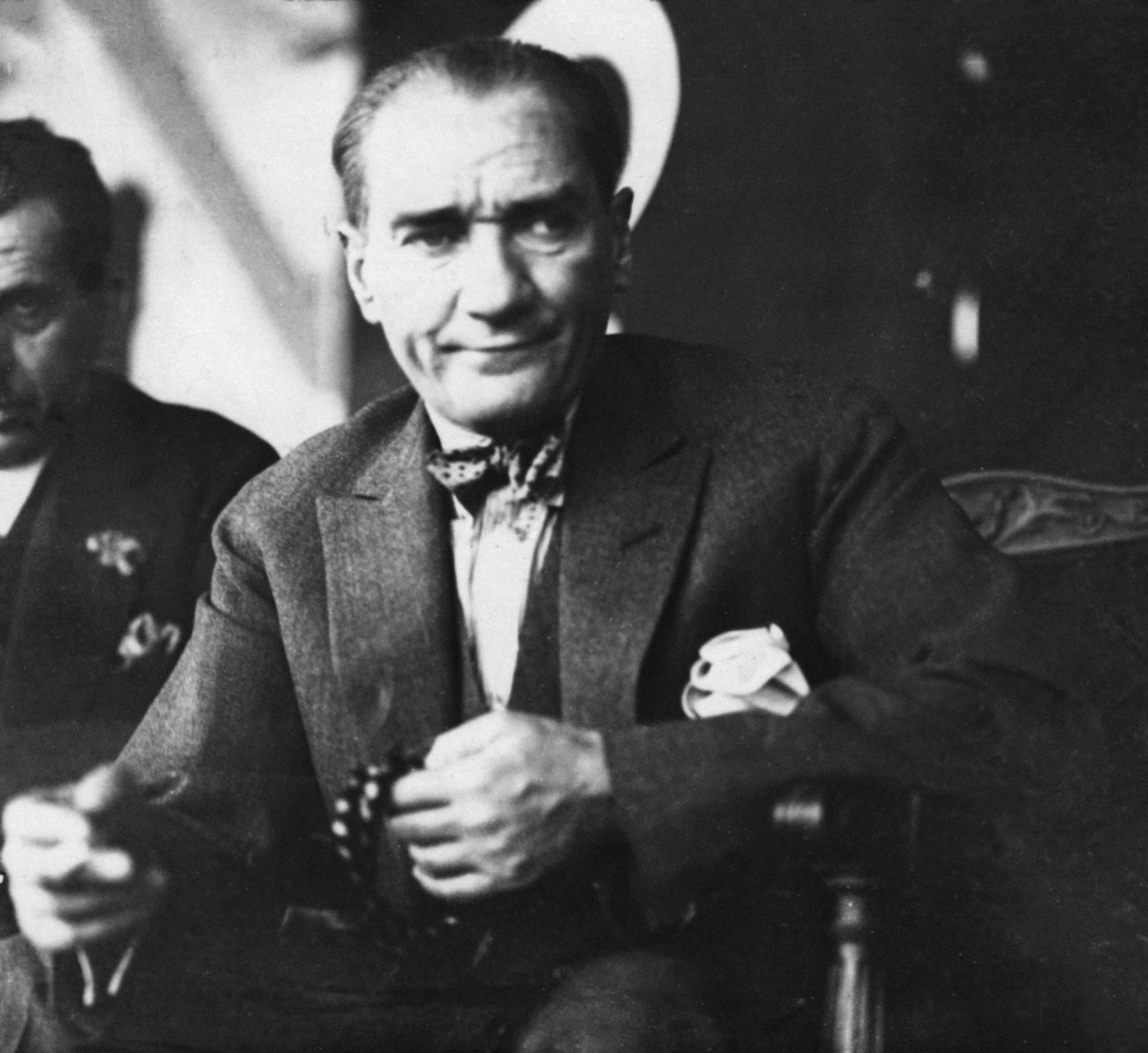 Folkart’tan Muhteşem Sergi  “Karanlıkta Akan Bir Yıldız:  Mustafa Kemal Atatürk”