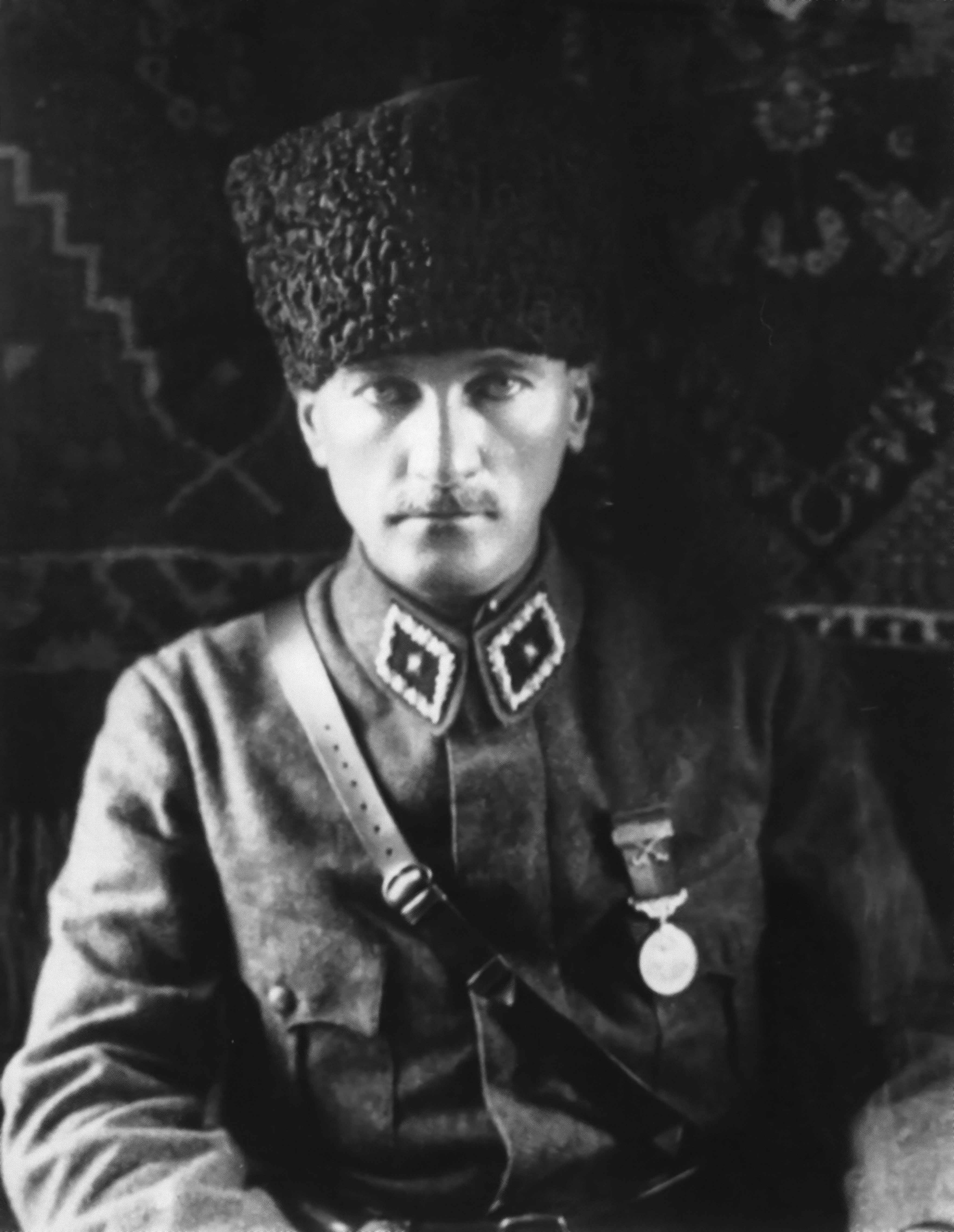 Folkart’tan Muhteşem Sergi  “Karanlıkta Akan Bir Yıldız:  Mustafa Kemal Atatürk”