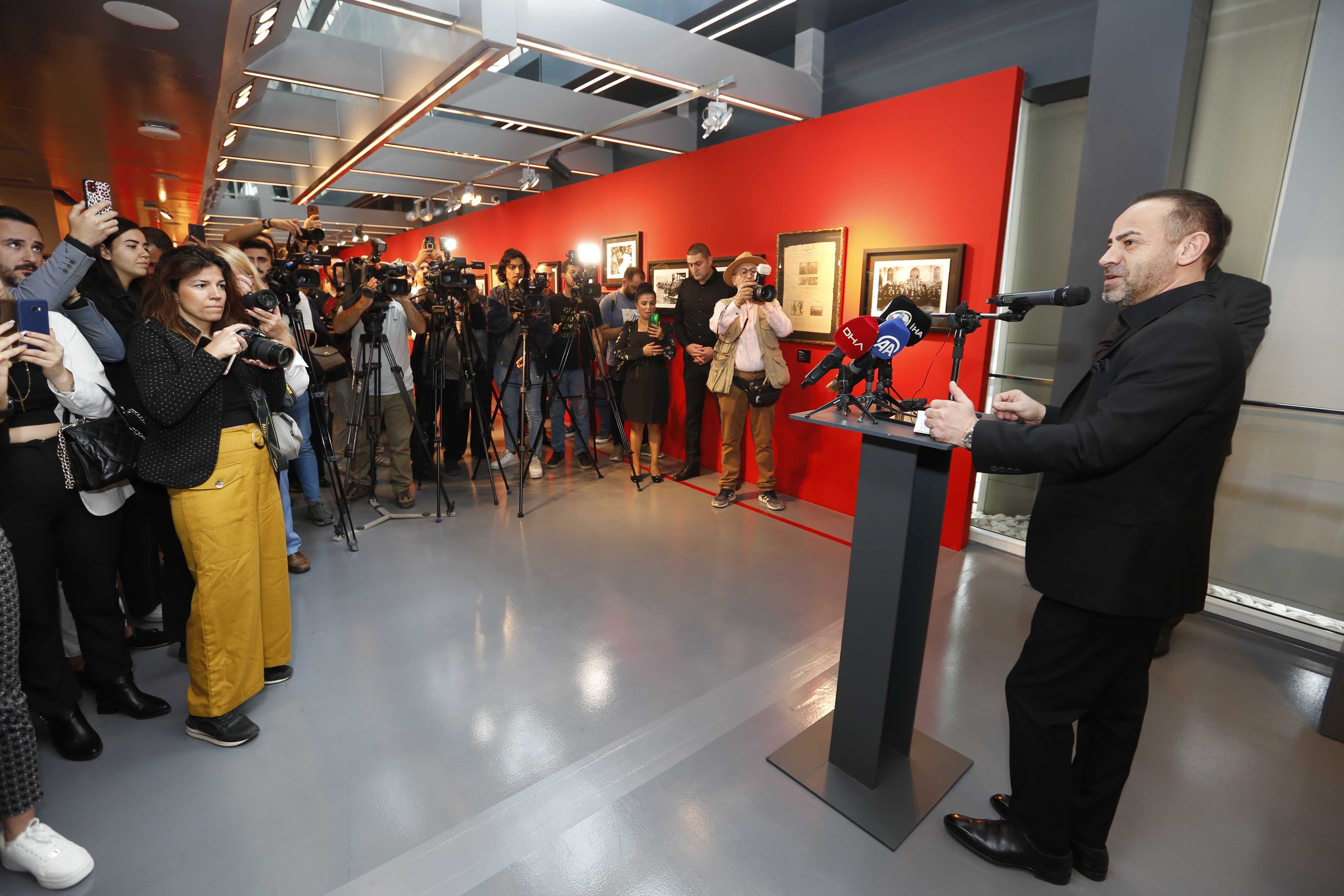 Folkart’tan Muhteşem Sergi  “Karanlıkta Akan Bir Yıldız:  Mustafa Kemal Atatürk”