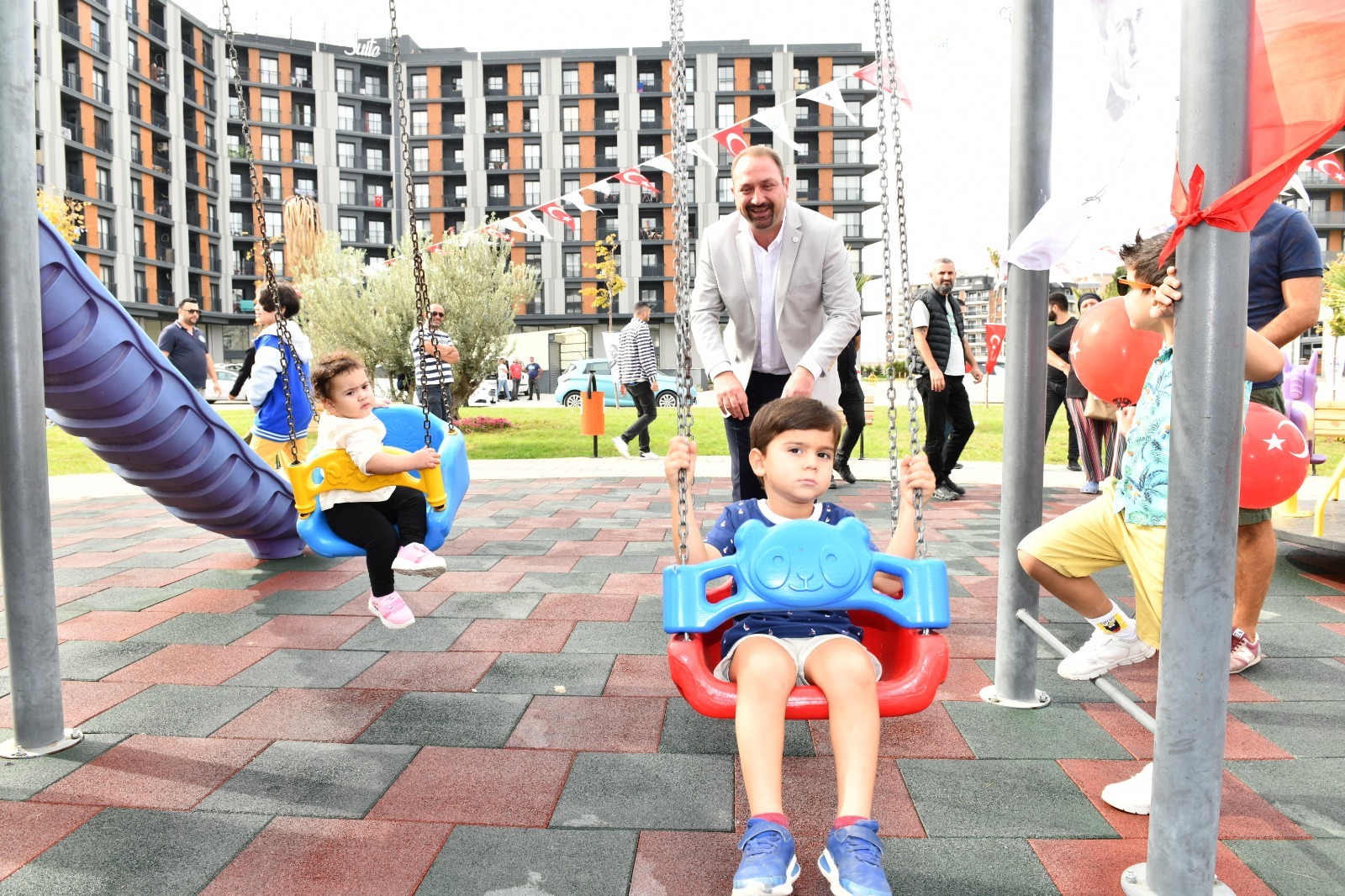 Çiğli Belediyesi’nden Cumhuriyetin 100. Yılına Özel Park Açılışı