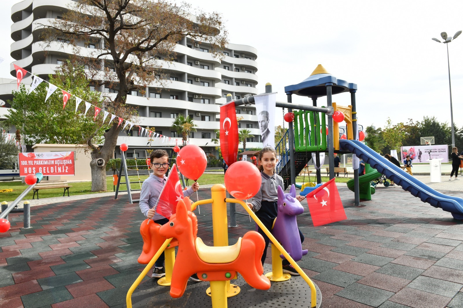 Çiğli Belediyesi’nden Cumhuriyetin 100. Yılına Özel Park Açılışı