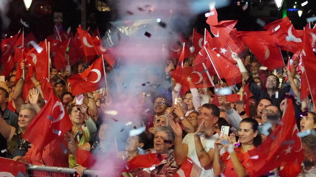 Çeşme, Cumhuriyet’in 100. Yaşını Coşkuyla Kutluyor!
