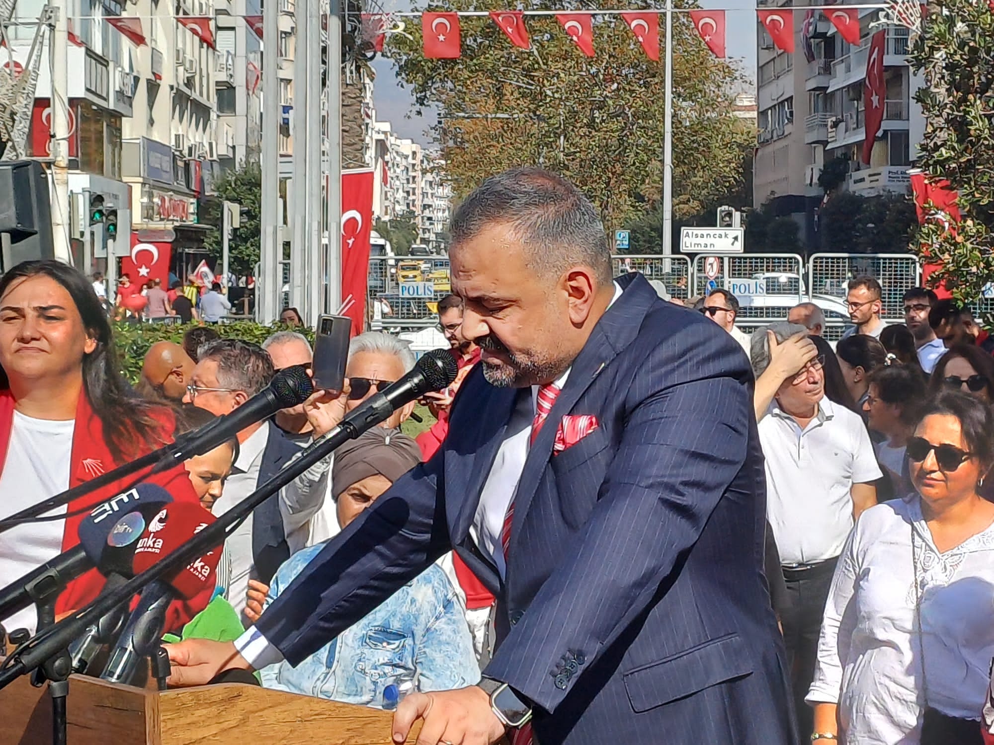 CHP İzmir yüzüncü yılı coşkuyla kutladı 