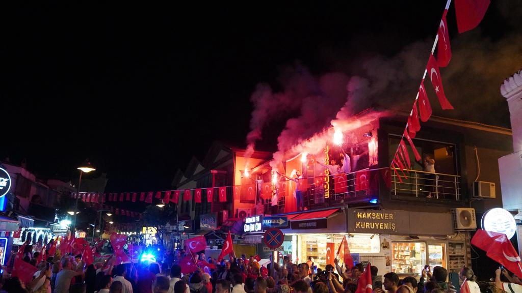 Çeşme’de 100. Yıla yakışır Cumhuriyet Korteji
