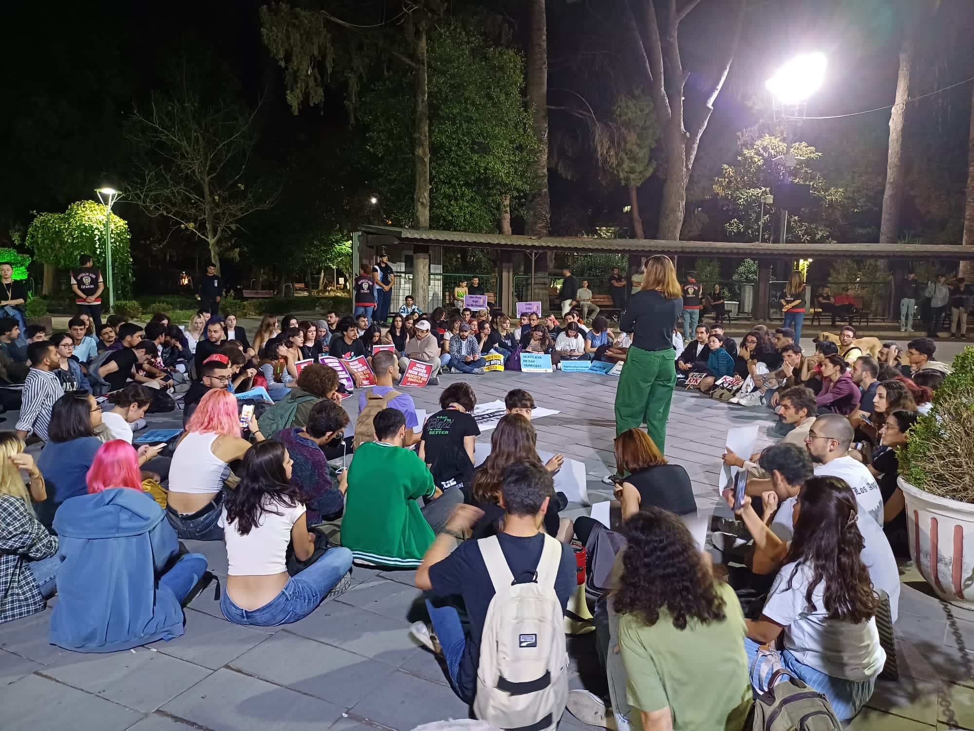 İzmir’de üniversite öğrencileri KYK yurtlarındaki sorun ve talepleri için yeniden meydanda