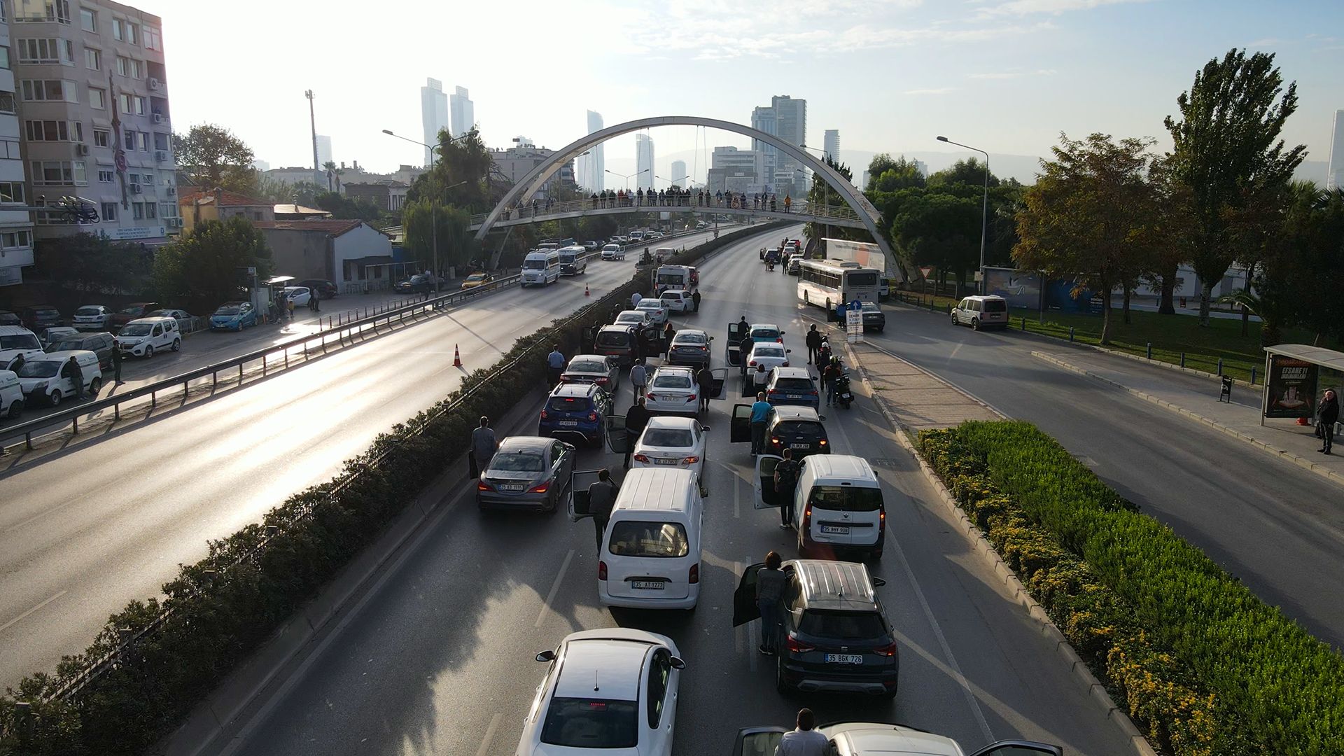 Bayraklı’da hayat iki dakikalığına durdu!