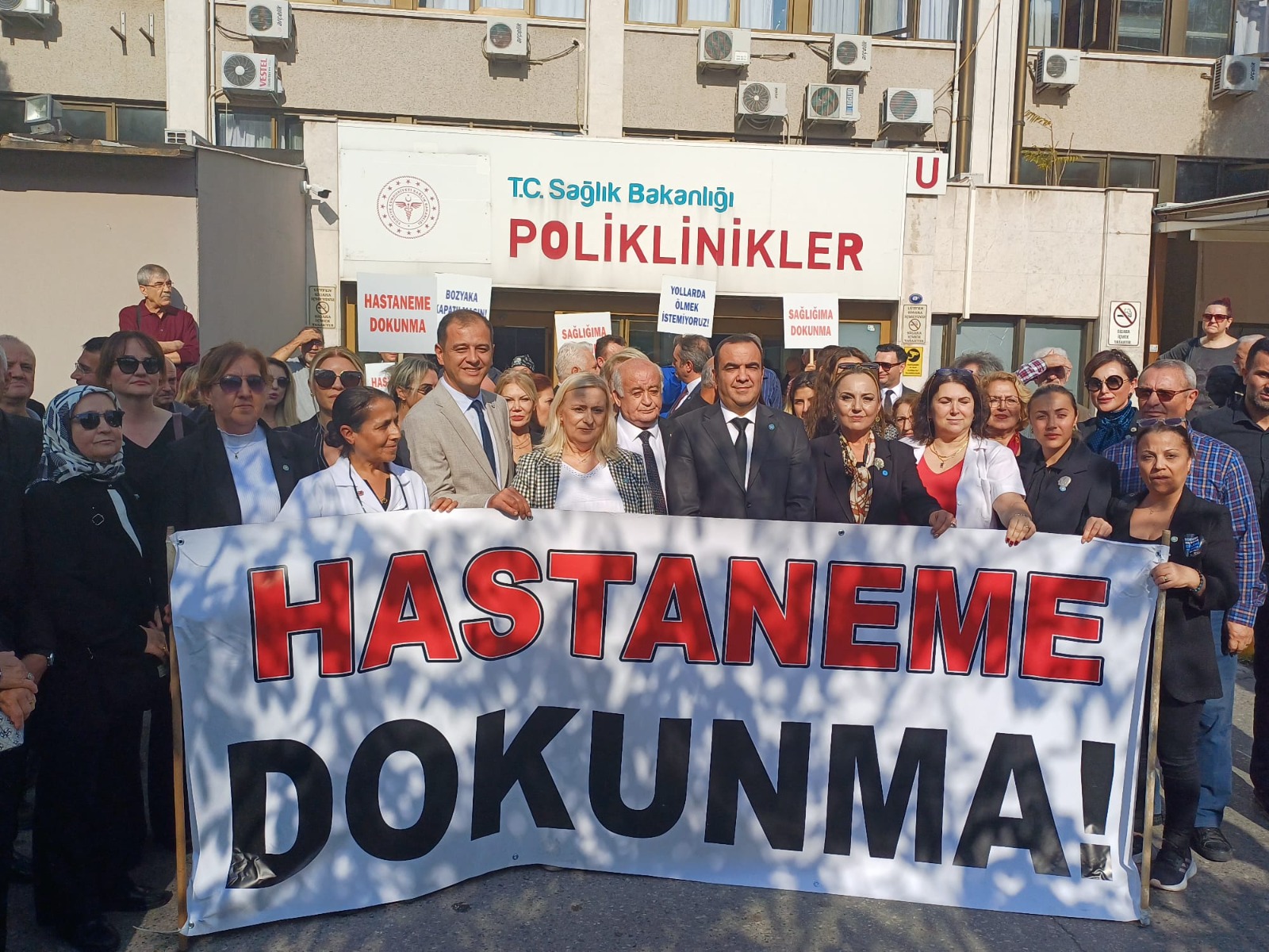 İYİ Partili Özlale’den Bozyaka Eğitim ve Araştırma Hastanesi açıklaması: Dünyada çağdışı sayılan şehir hastaneleri için devlet hastaneleri kurban ediyoruz