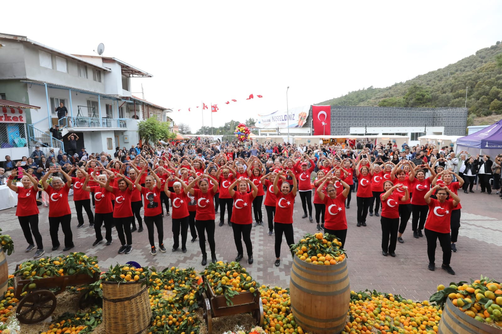 Mandalina Festivali Coşkuyla Gerçekleşti