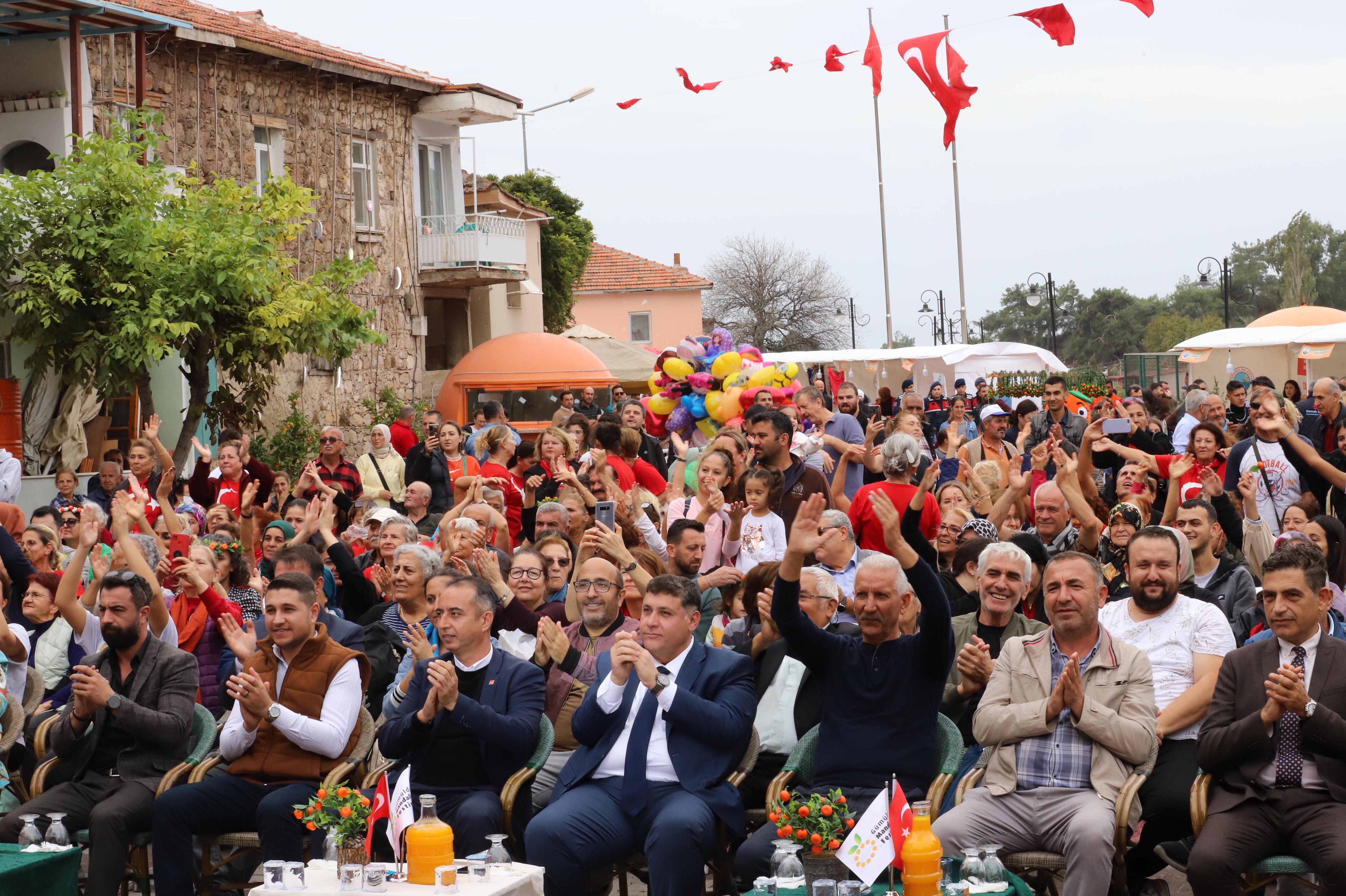 Mandalina Festivali Coşkuyla Gerçekleşti