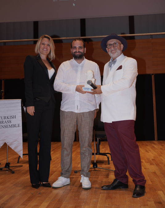 “Bizimizmir Homeros Ödülleri” sahiplerini buldu