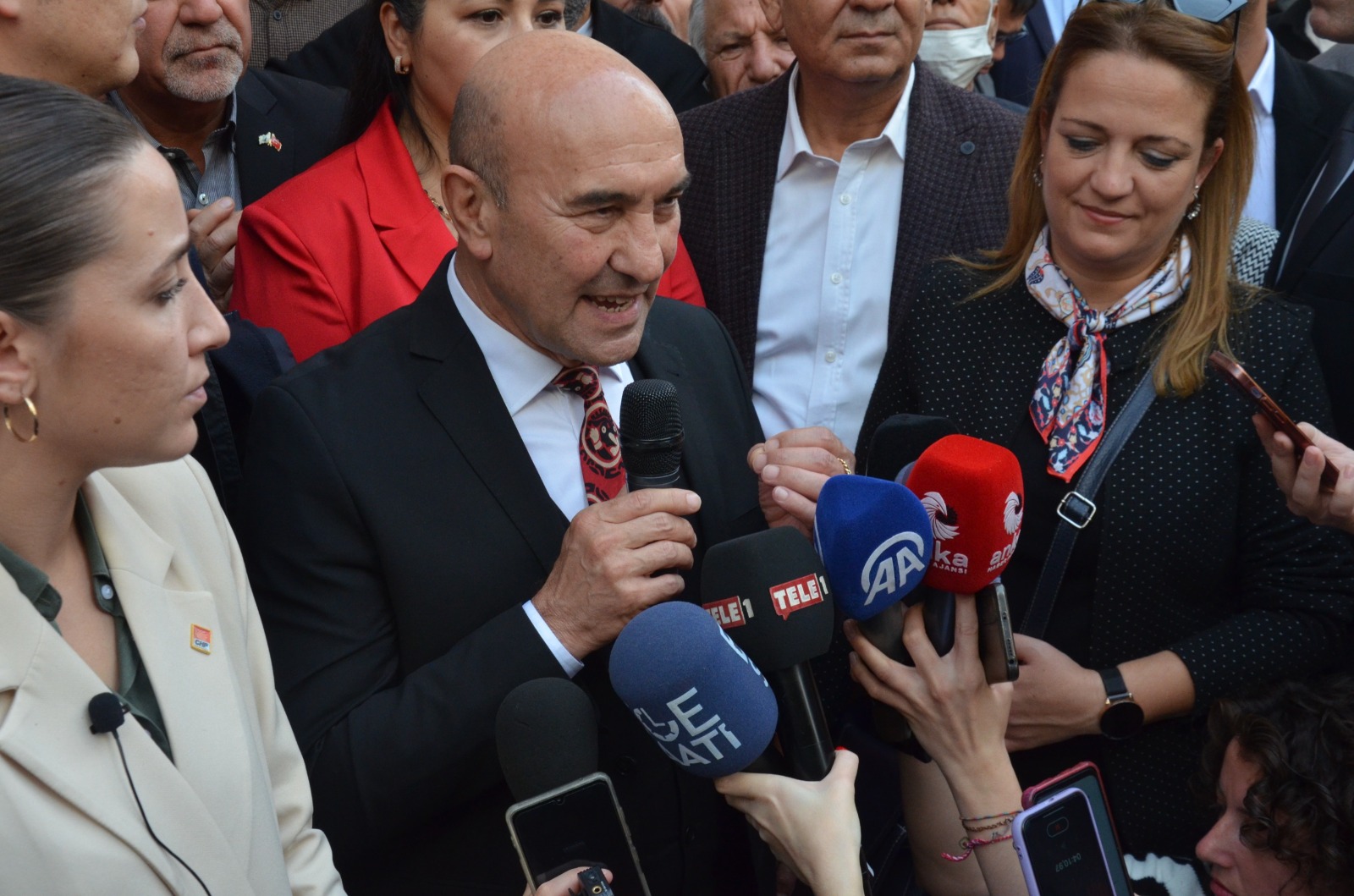 CHP İzmir'den İçişleri Bakanlığı'na "Vahdettin soruşturması" tepkisi; "Soyer, yemeye çalışanın boğazında kalır"