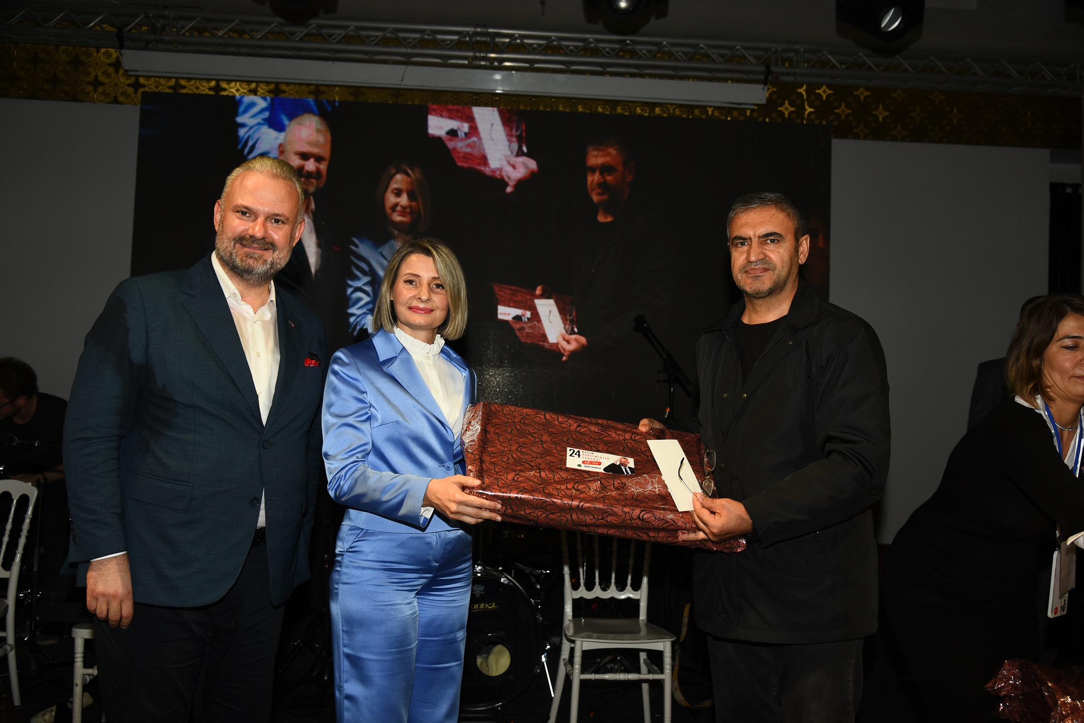 Menemen'de Öğretmenler Günü için unutulmaz gece