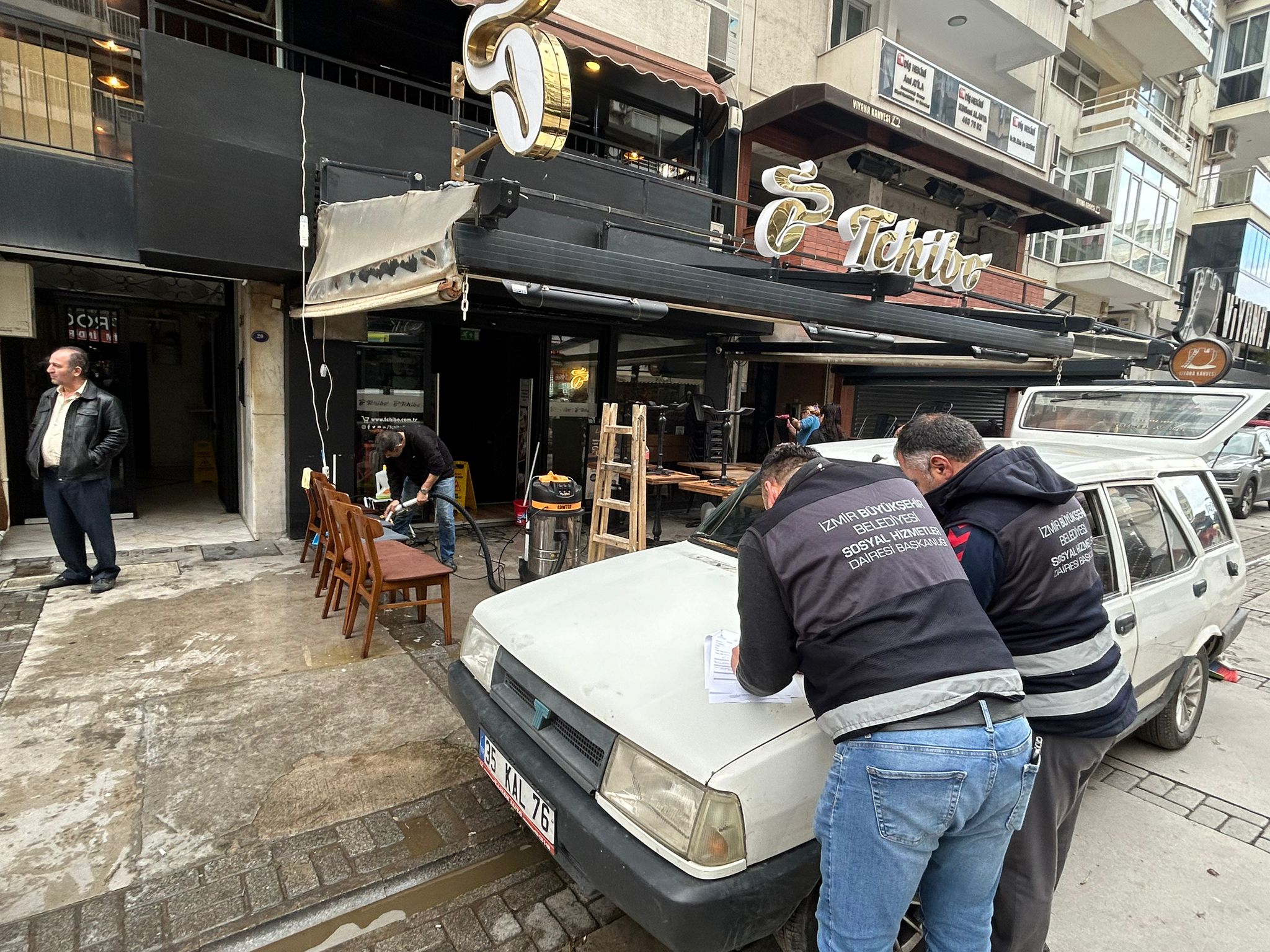 Tsunami etkisi yaratan afet sonrası mağdurlara yardım eli