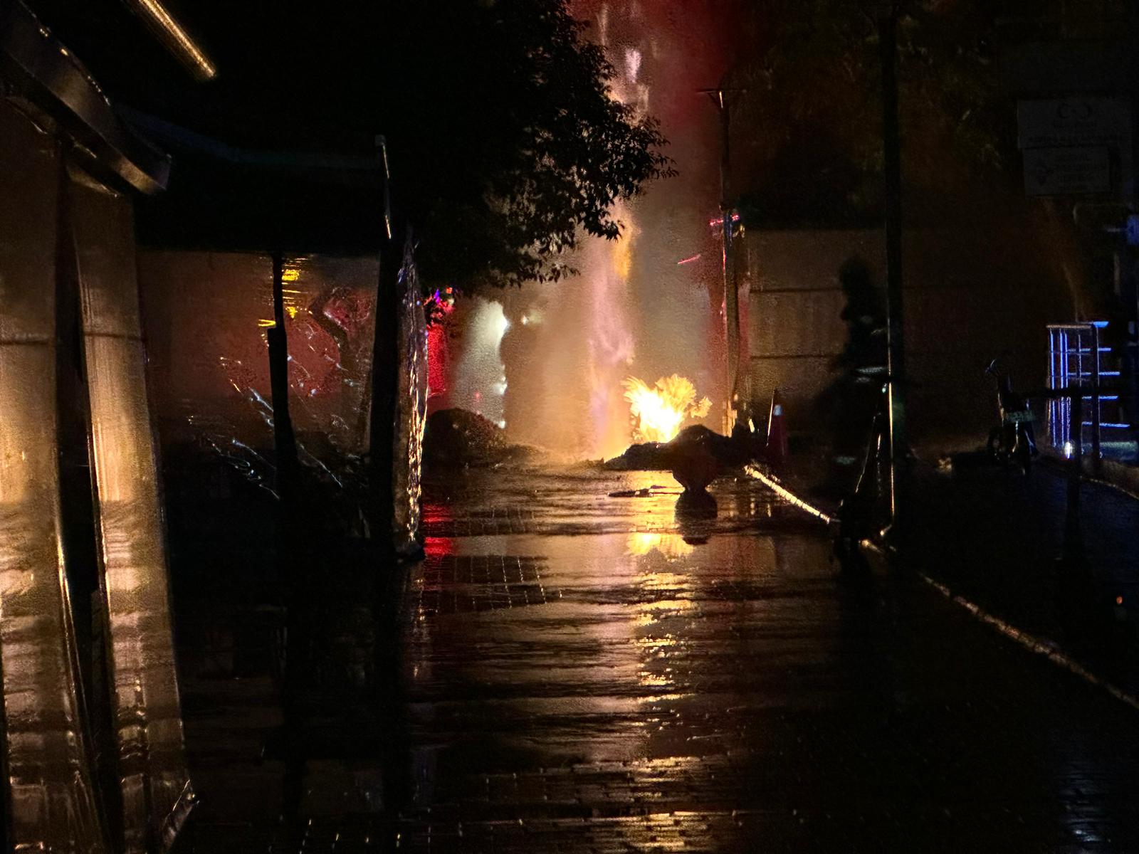 Alsancak'ta Doğalgaz Borusu Patladı... Vatandaş Gediz Elektrik'i suçladı