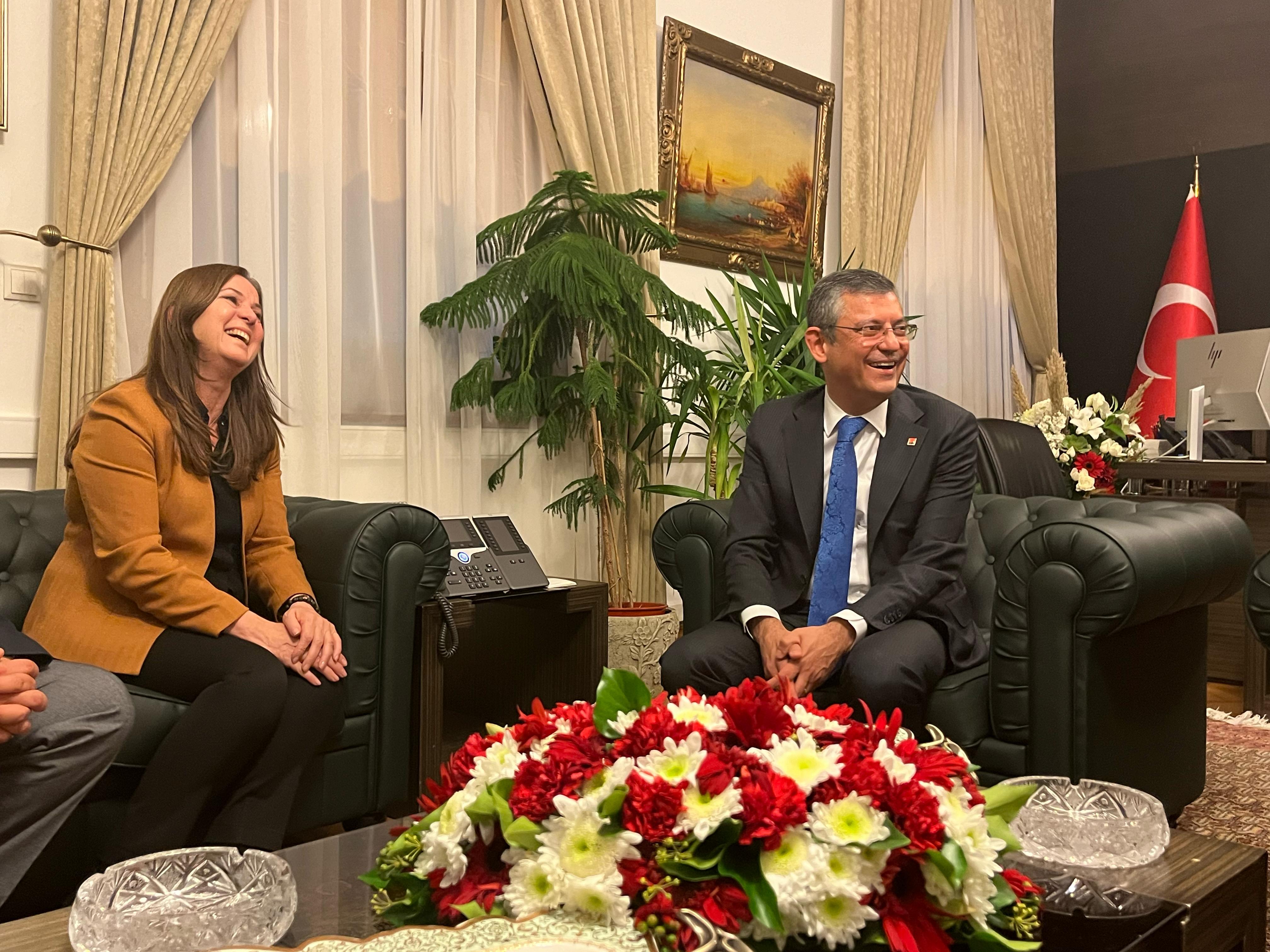 Balçova Belediye Başkanı Fatma Çalkaya, CHP Genel Başkanı Özgür Özel ile Görüştü 