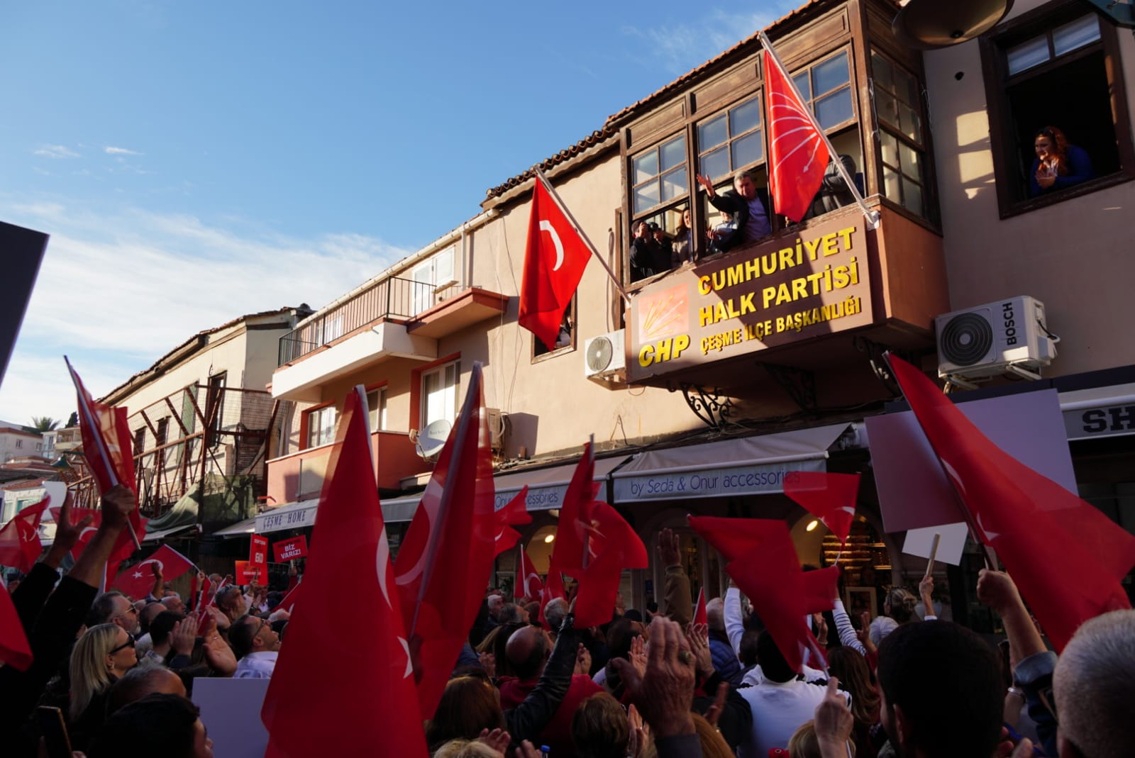 Çeşme’de Başkan Oran’dan miting gibi adaylık açıklaması