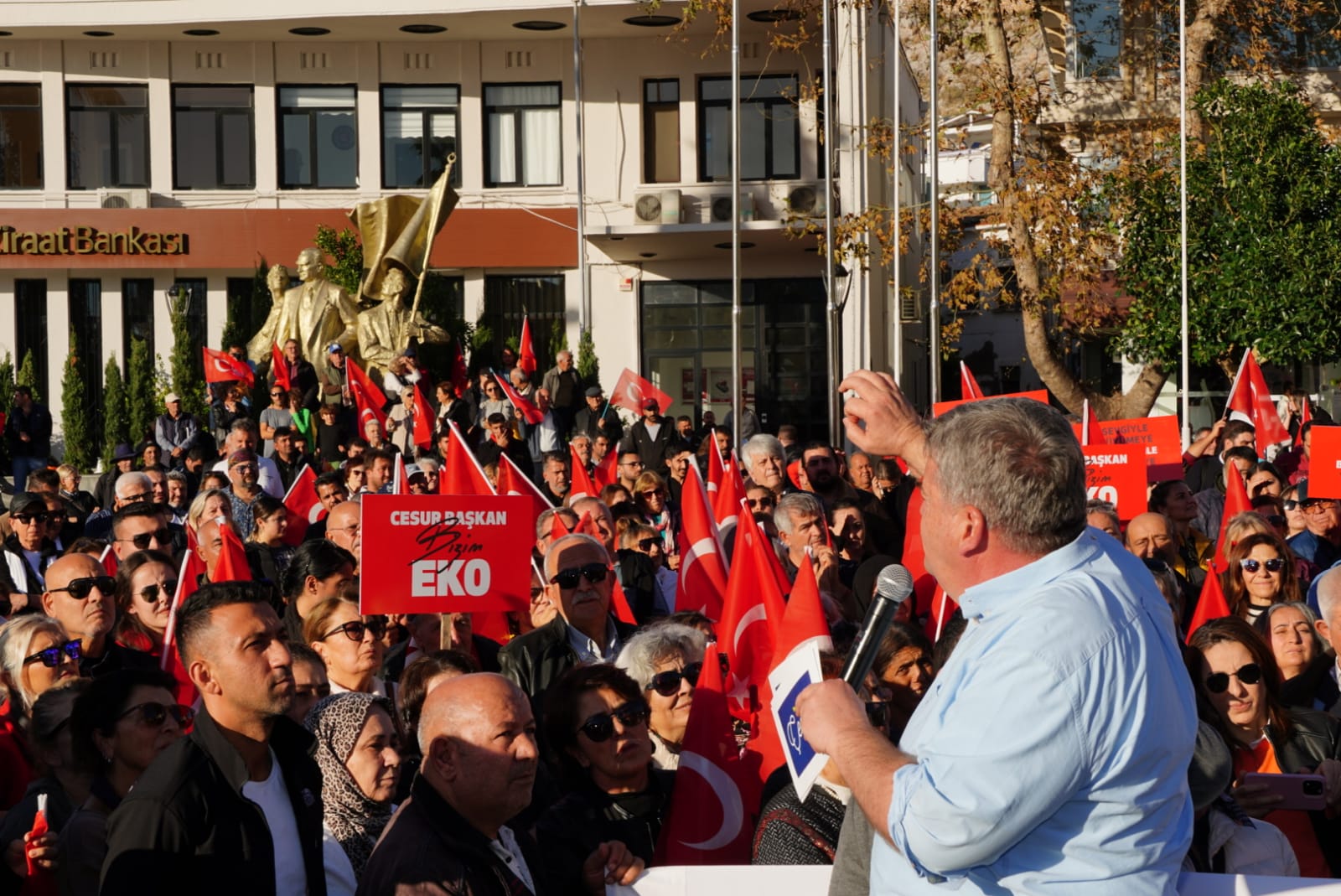 Çeşme’de Başkan Oran’dan miting gibi adaylık açıklaması