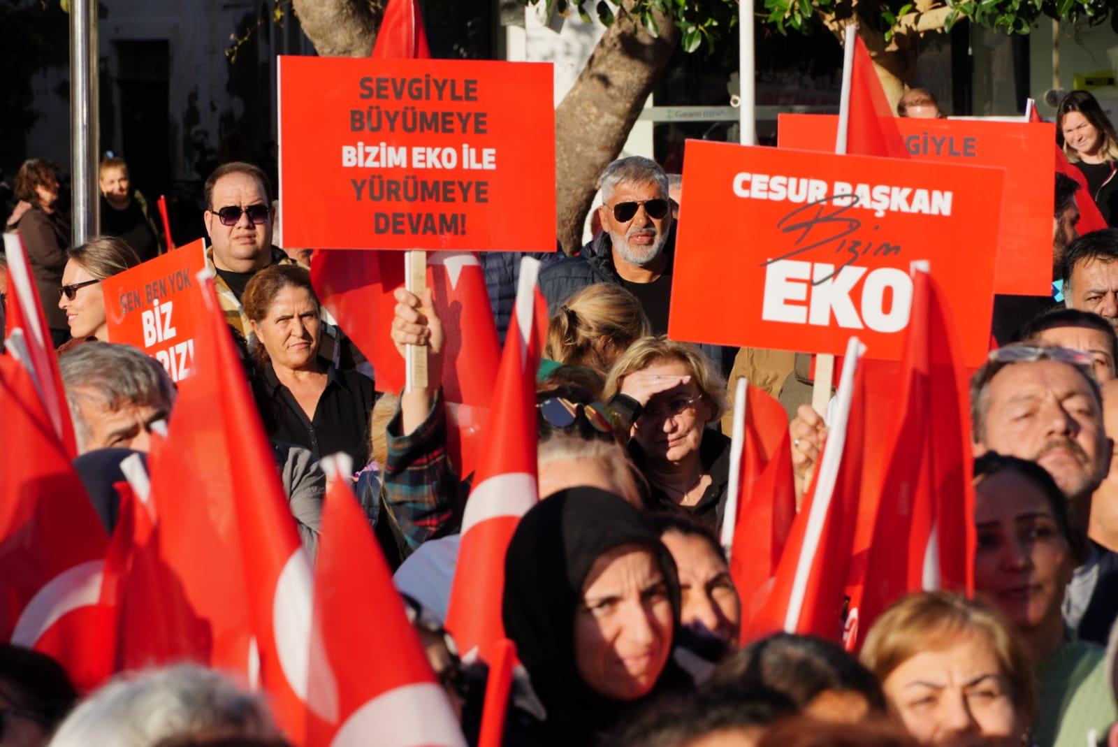 Çeşme’de Başkan Oran’dan miting gibi adaylık açıklaması