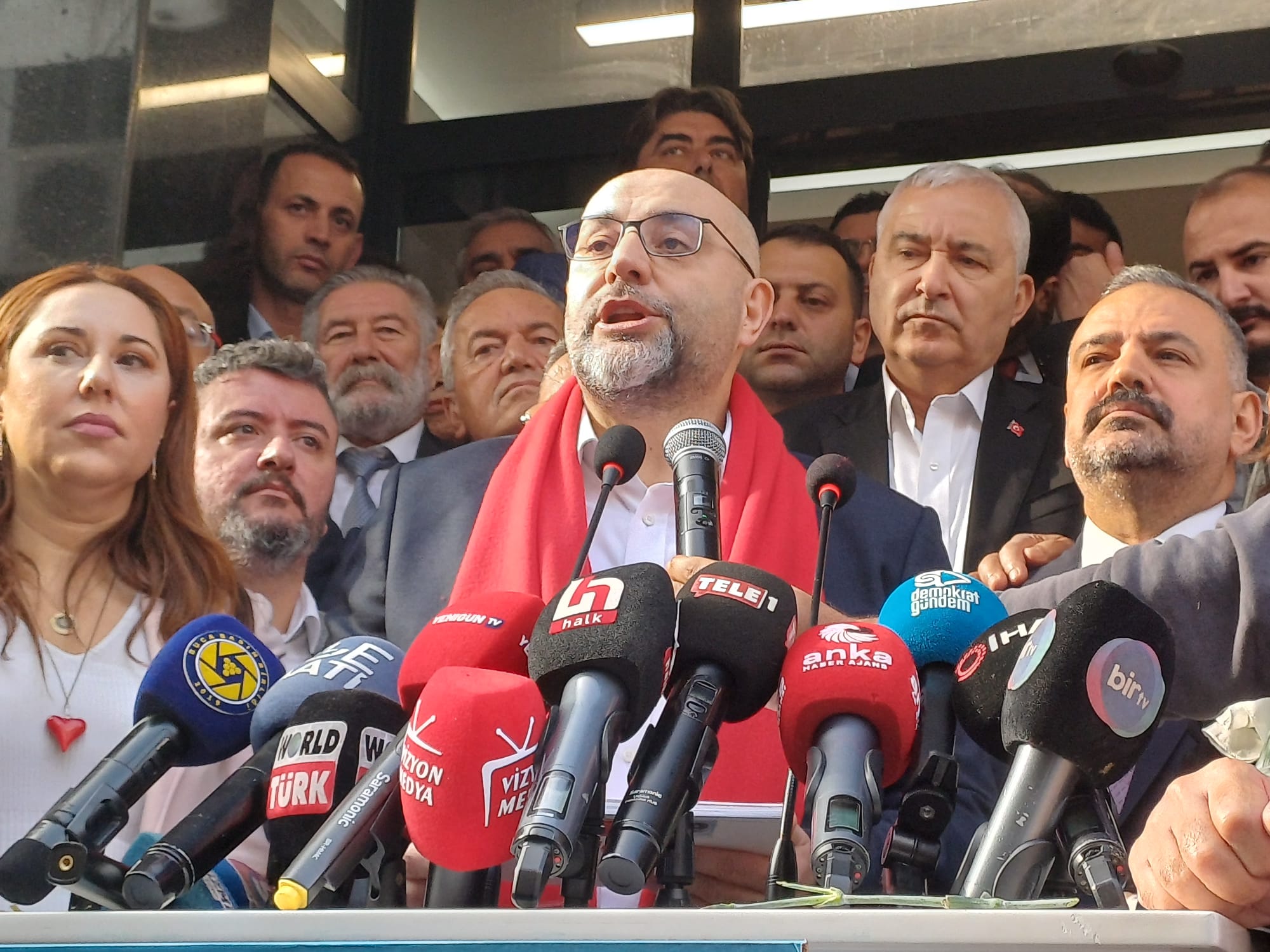 Buğra Gökçe İzmir Büyükşehir için yola çıktı: ‘Kısa çöp uzun çöpten hakkını alacak’