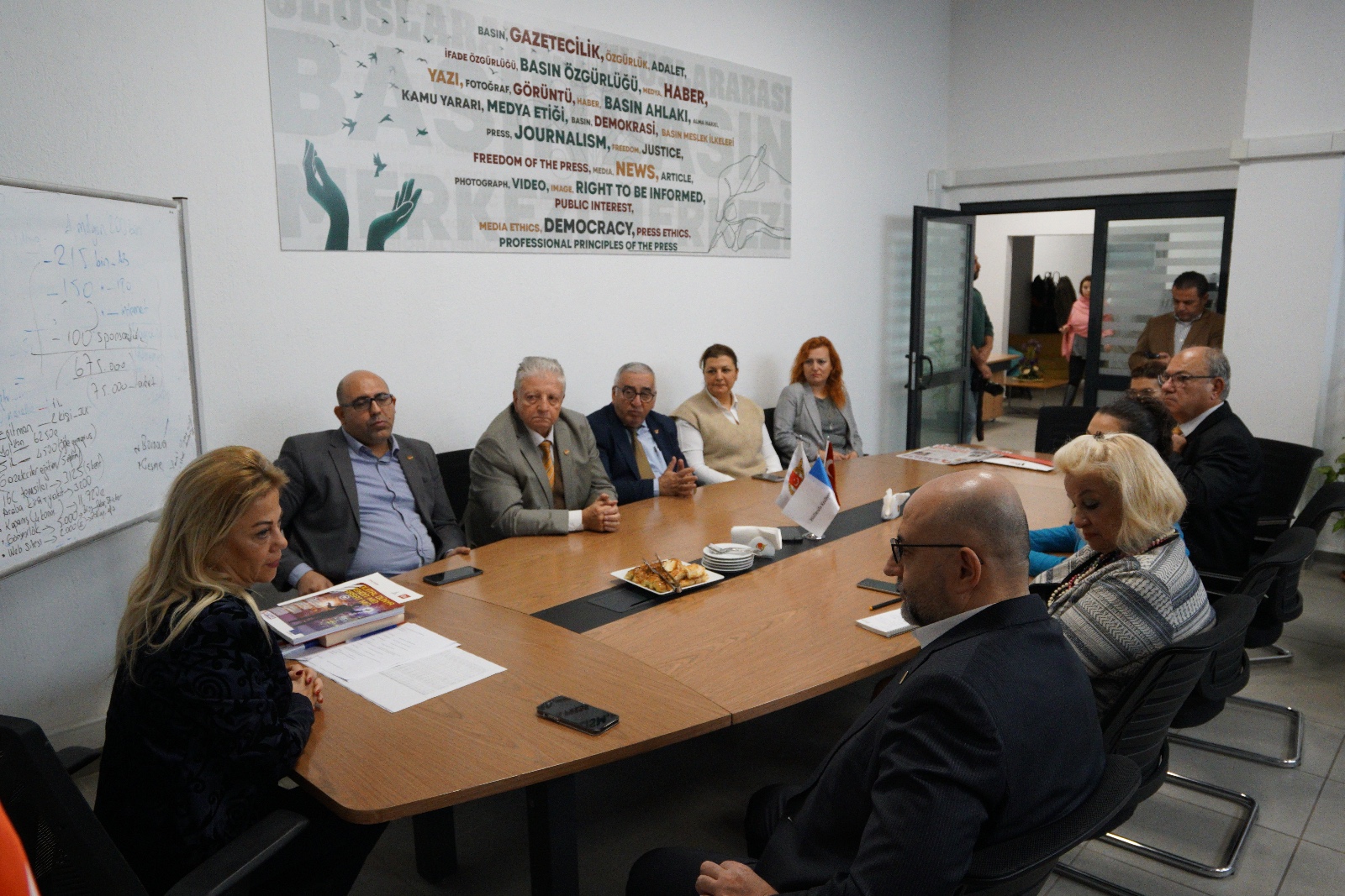 Dr. Buğra Gökce, Genç Meslektaşlarının Fikirlerini Dinledi