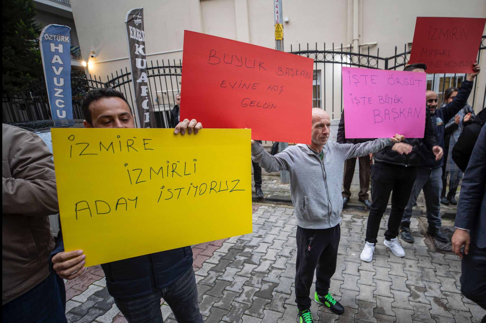 Başkan Batur’a miting gibi karşılama