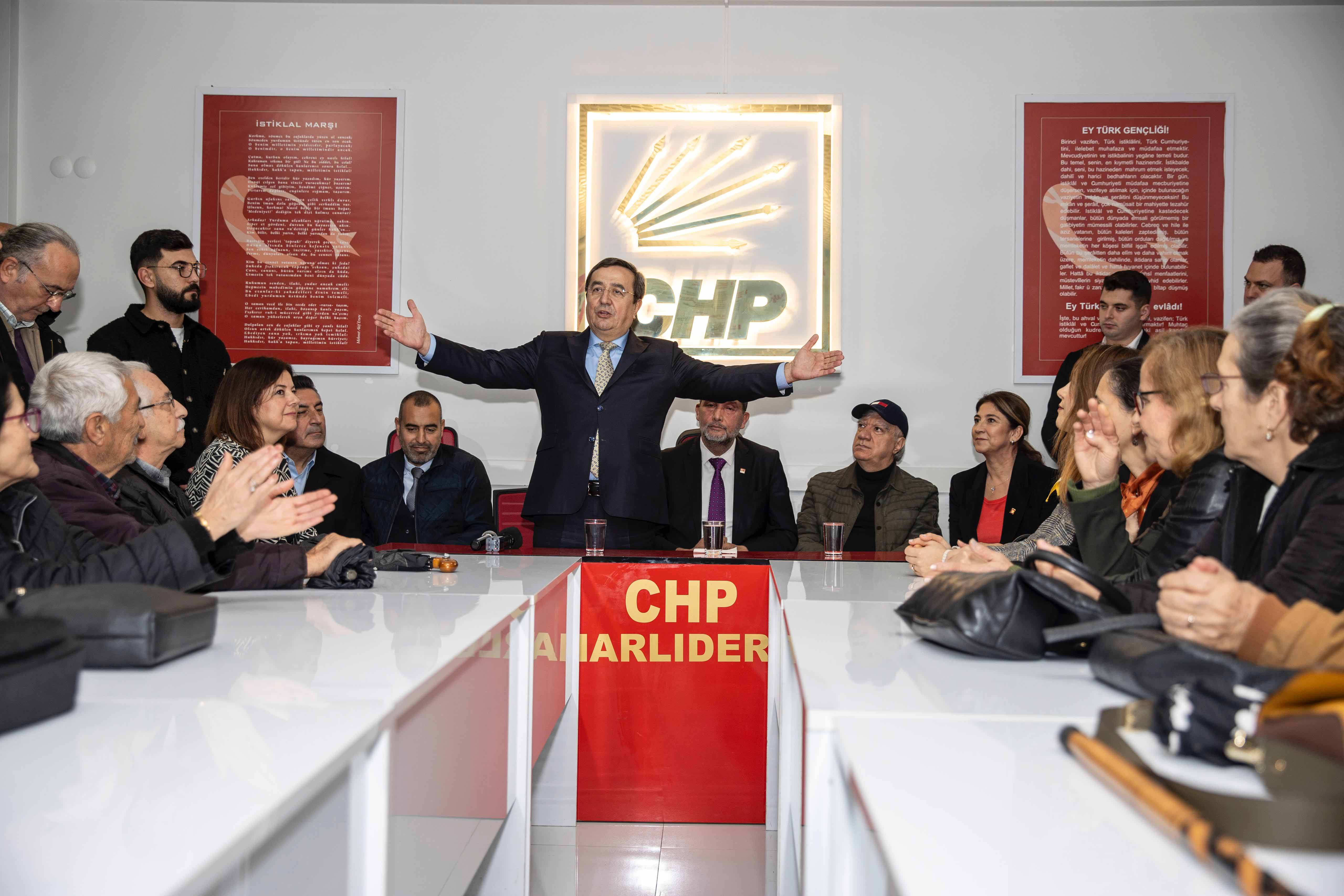 Başkan Batur’a miting gibi karşılama
