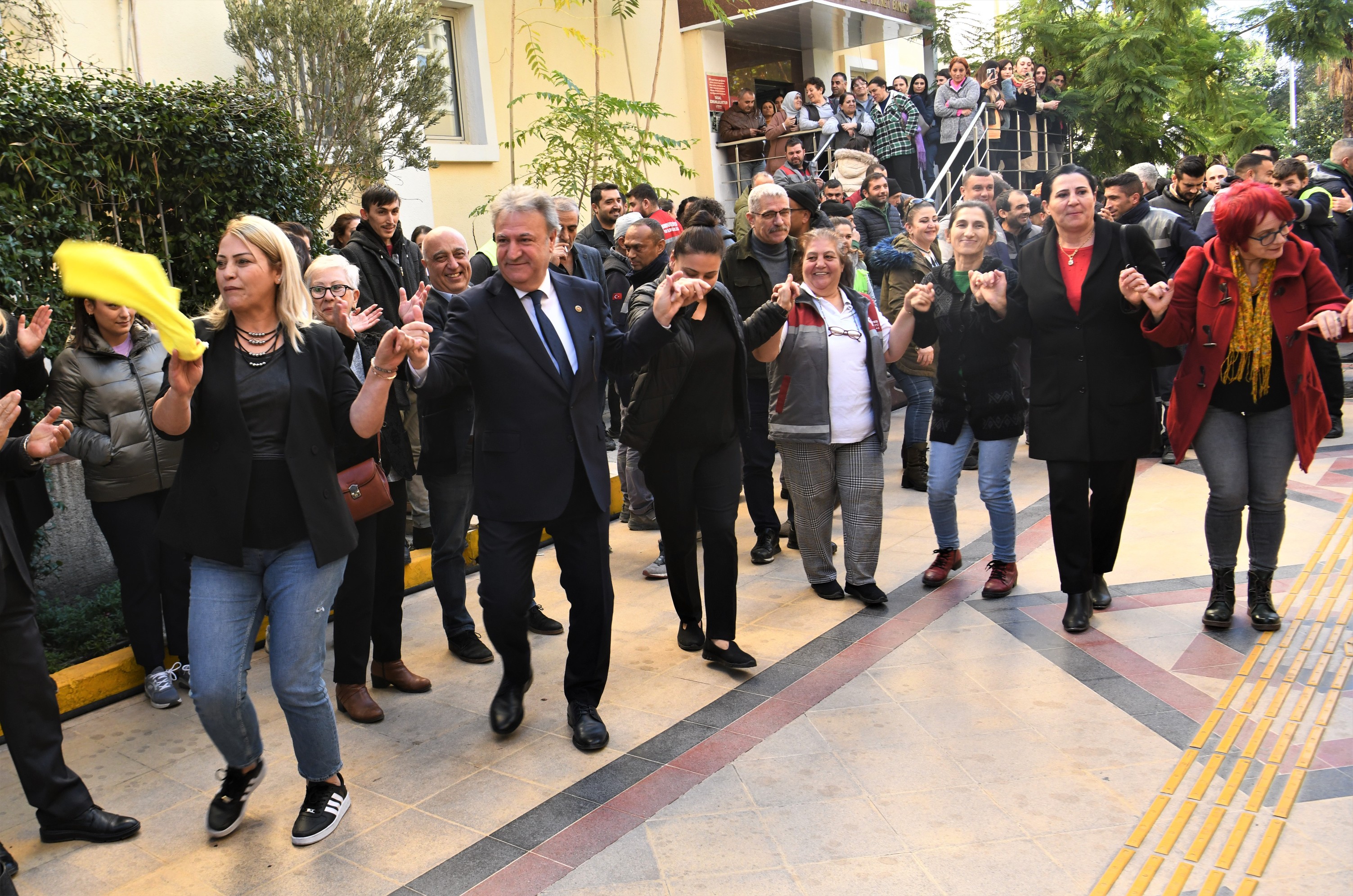 Bornova’da işçilere yeni yıl hediyesi gibi promosyon müjdesi