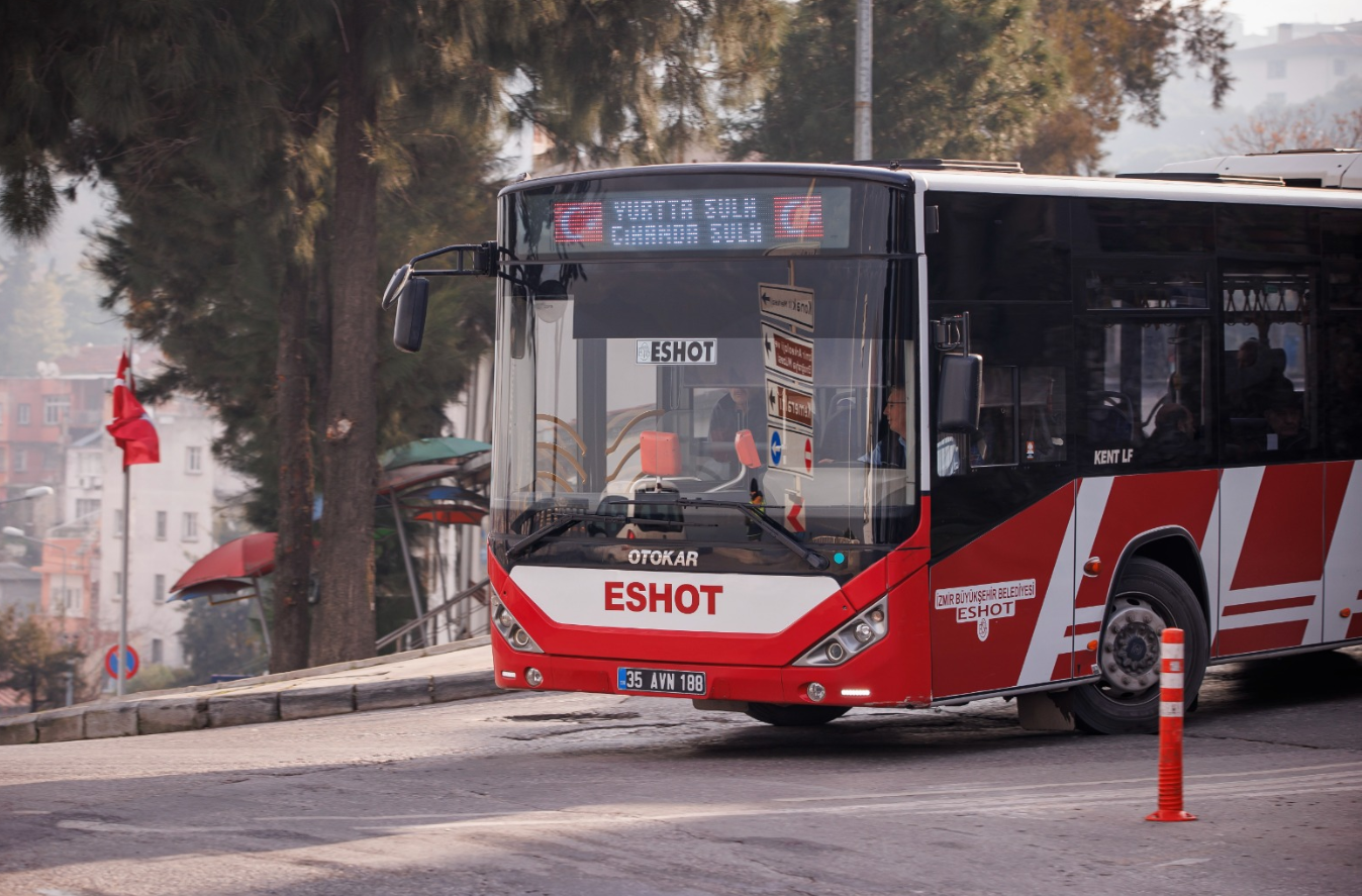 Ata’nın sözleri İzmir’de otobüsleri süsledi