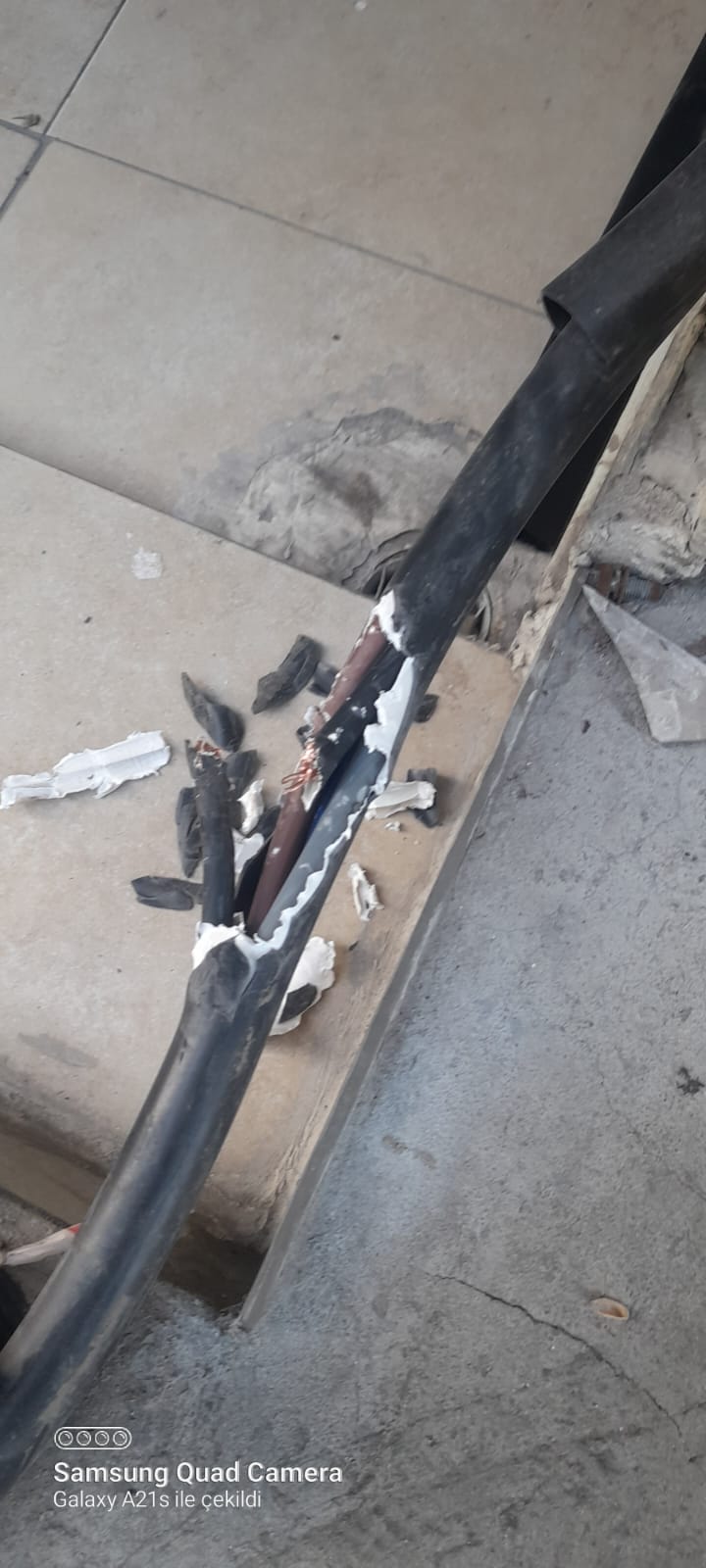 Hırsızlar Kordon’u elektriksiz bıraktı 