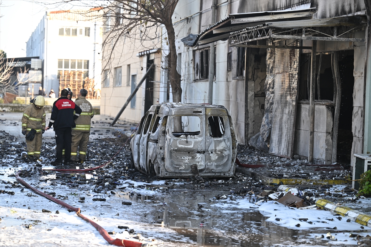 İzmir'de kozmetik ürünleri deposunda çıkan yangında 1 işçi öldü