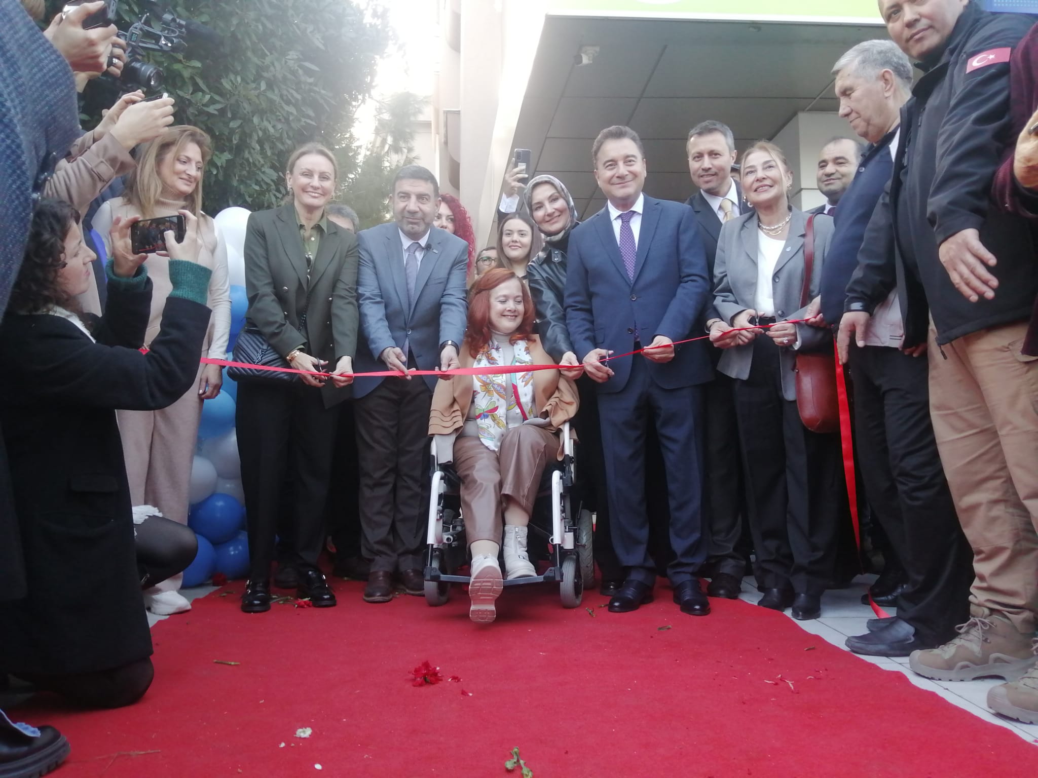 Babacan: “Erdoğan, külliyeye geçti halktan koptu”