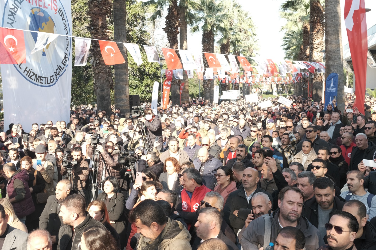 İZBB işçilerin maaşlarını iyileştirdi Soyer; ‘Yürek size feda olsun’