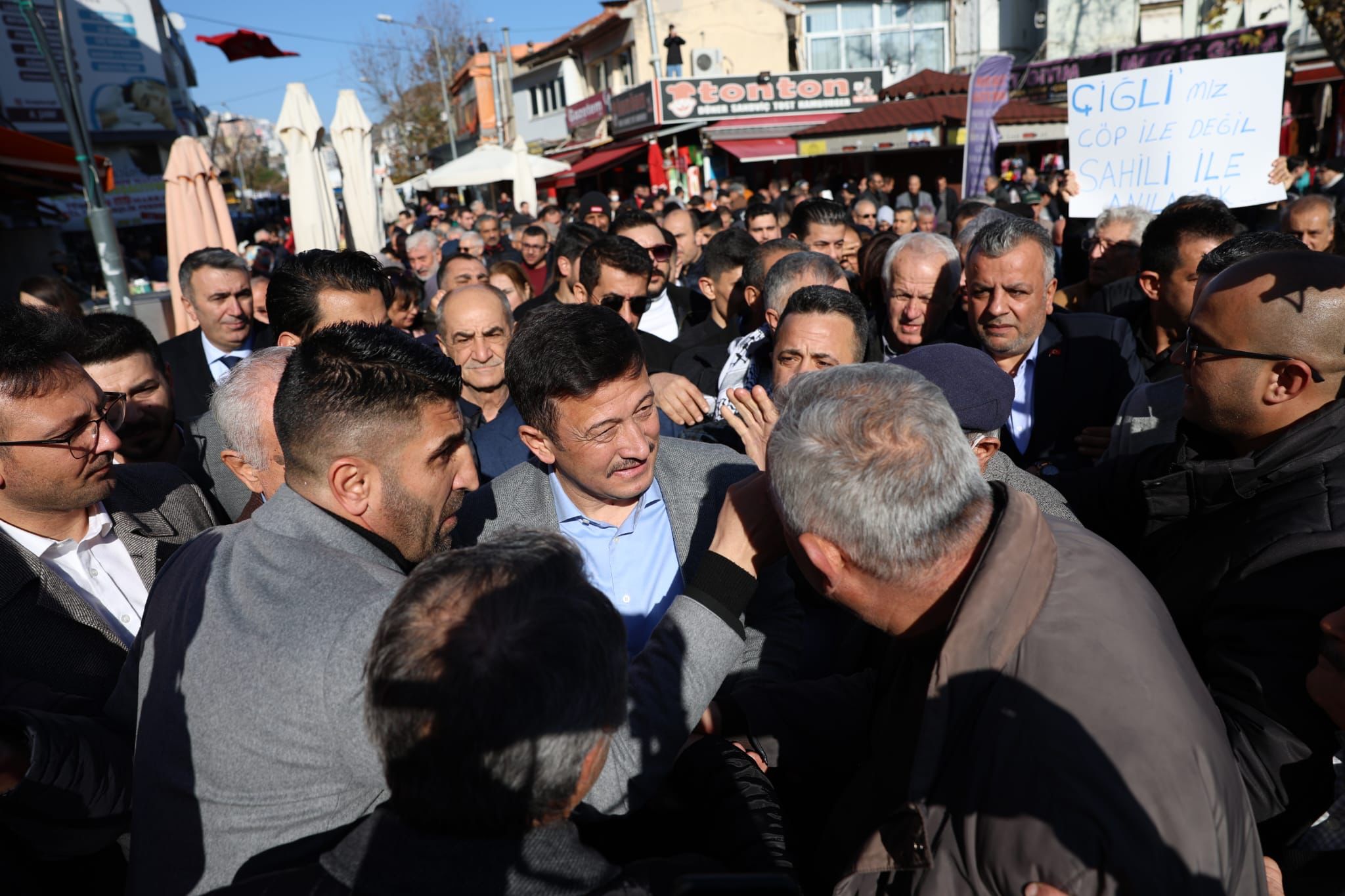 Büyükşehir Belediye Başkan Adayı Dağ,  Çiğli'de esnaf ve vatandaşlarla buluştu