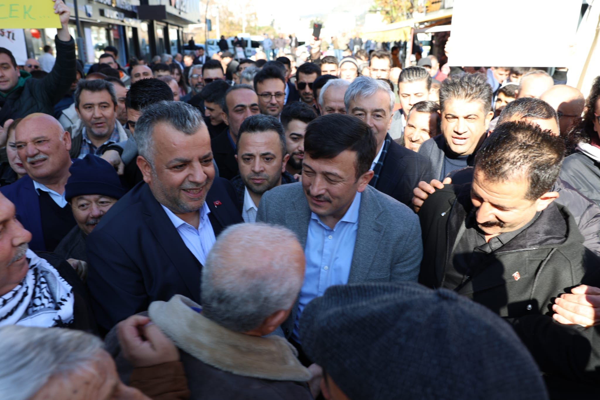 Büyükşehir Belediye Başkan Adayı Dağ,  Çiğli'de esnaf ve vatandaşlarla buluştu