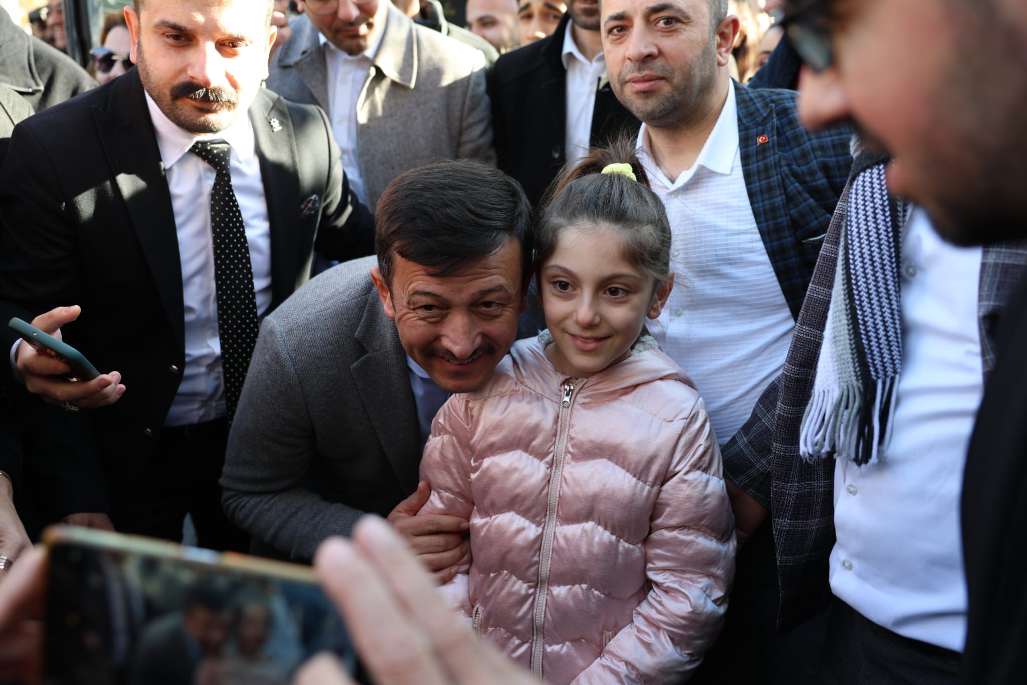 Büyükşehir Belediye Başkan Adayı Dağ,  Çiğli'de esnaf ve vatandaşlarla buluştu