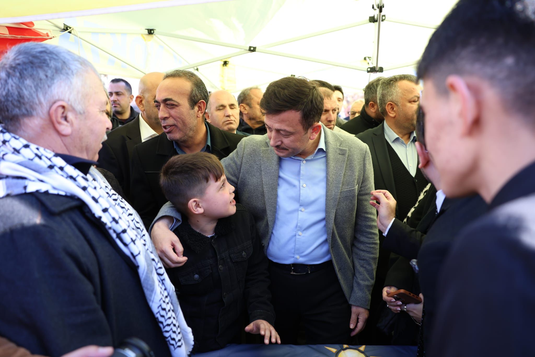 Büyükşehir Belediye Başkan Adayı Dağ,  Çiğli'de esnaf ve vatandaşlarla buluştu