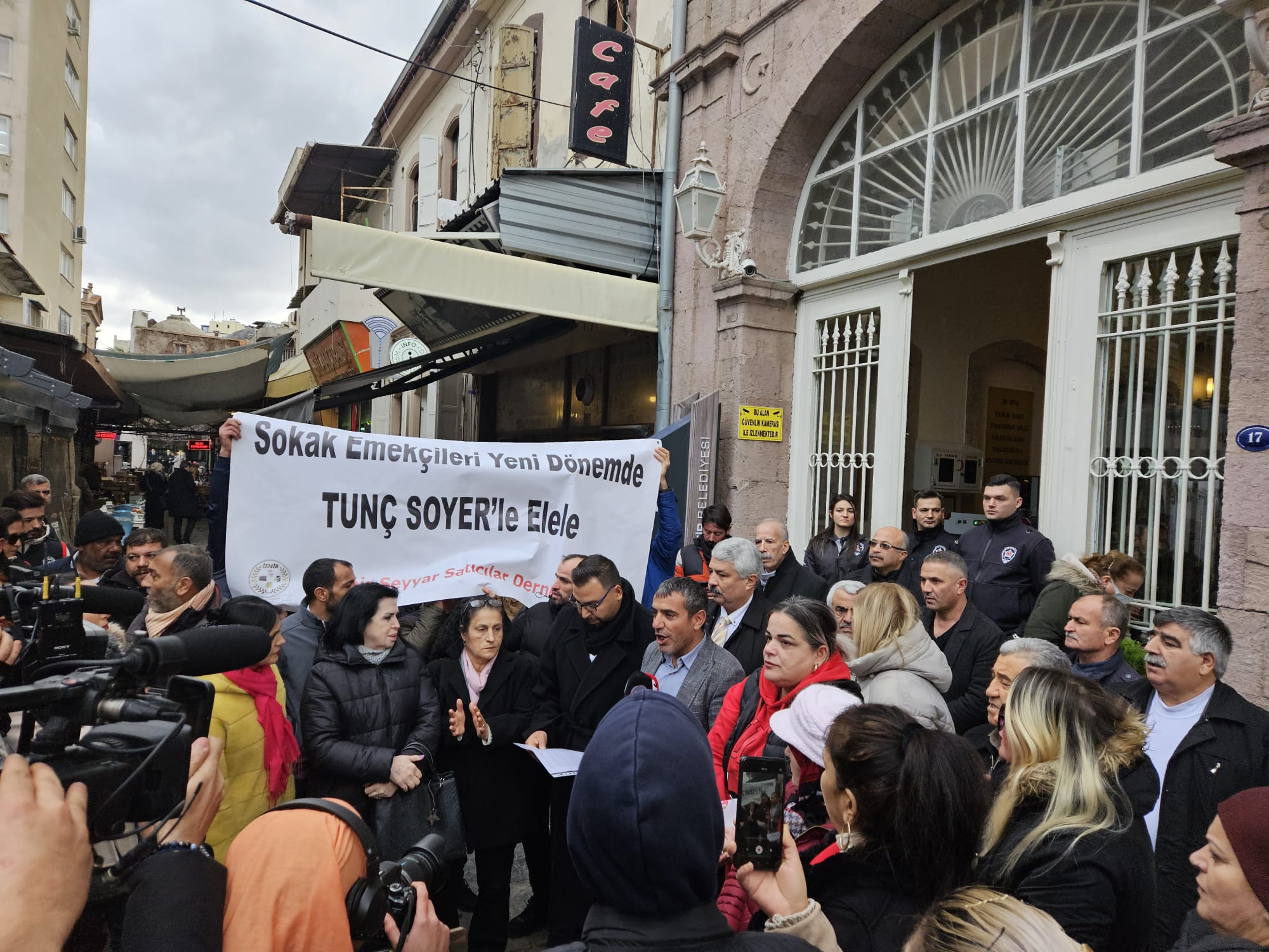 Muhtar ve STK’lardan Soyer’e destek: Çağrımıza duyarsız kalınmasın 