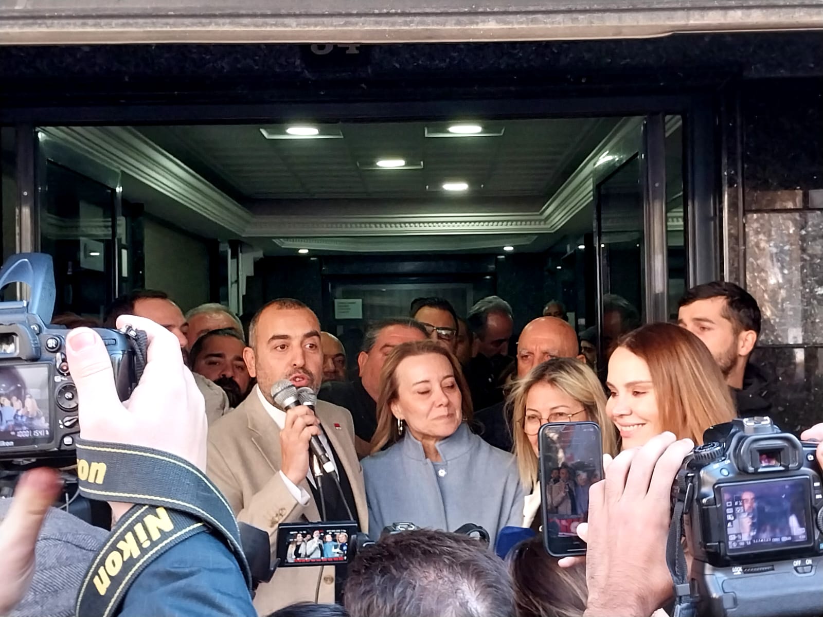 CHP Konak Adayı Nilüfer Çınarlı Mutlu’ya coşkulu karşılama 