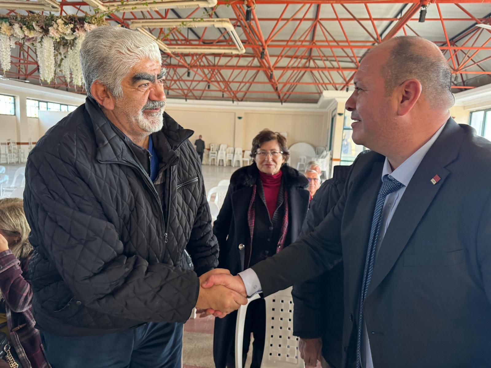 Menderes Adayı Çiçek Demokrasi Şehitlerini Unutmadı