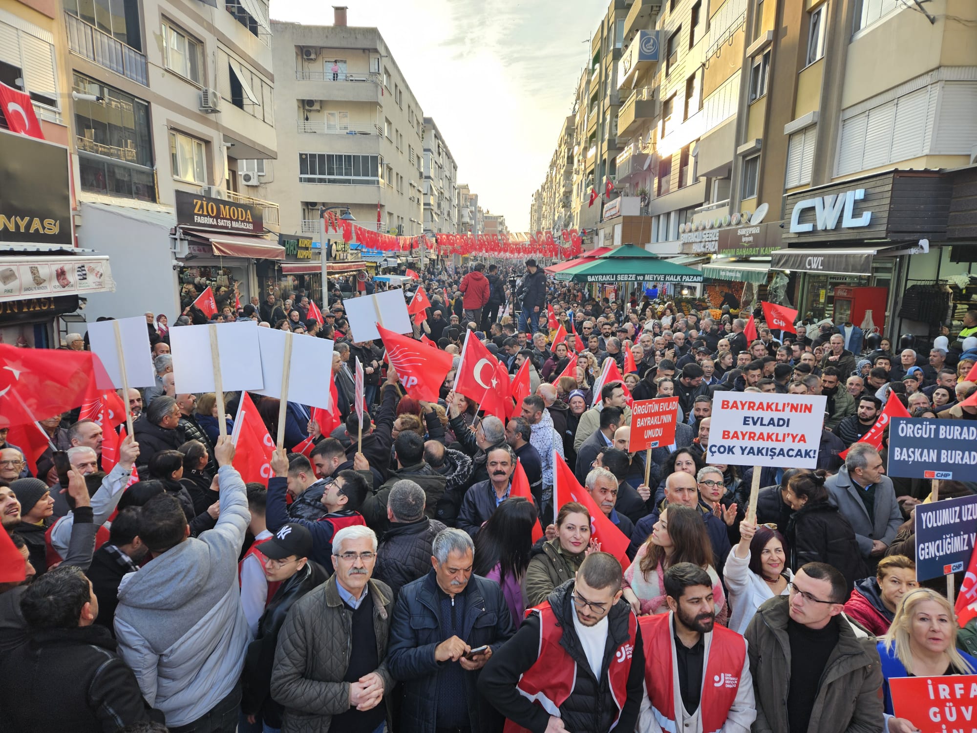 CHP Bayraklı Belediye Başkan Adayı İrfan Önal güçlü başladı