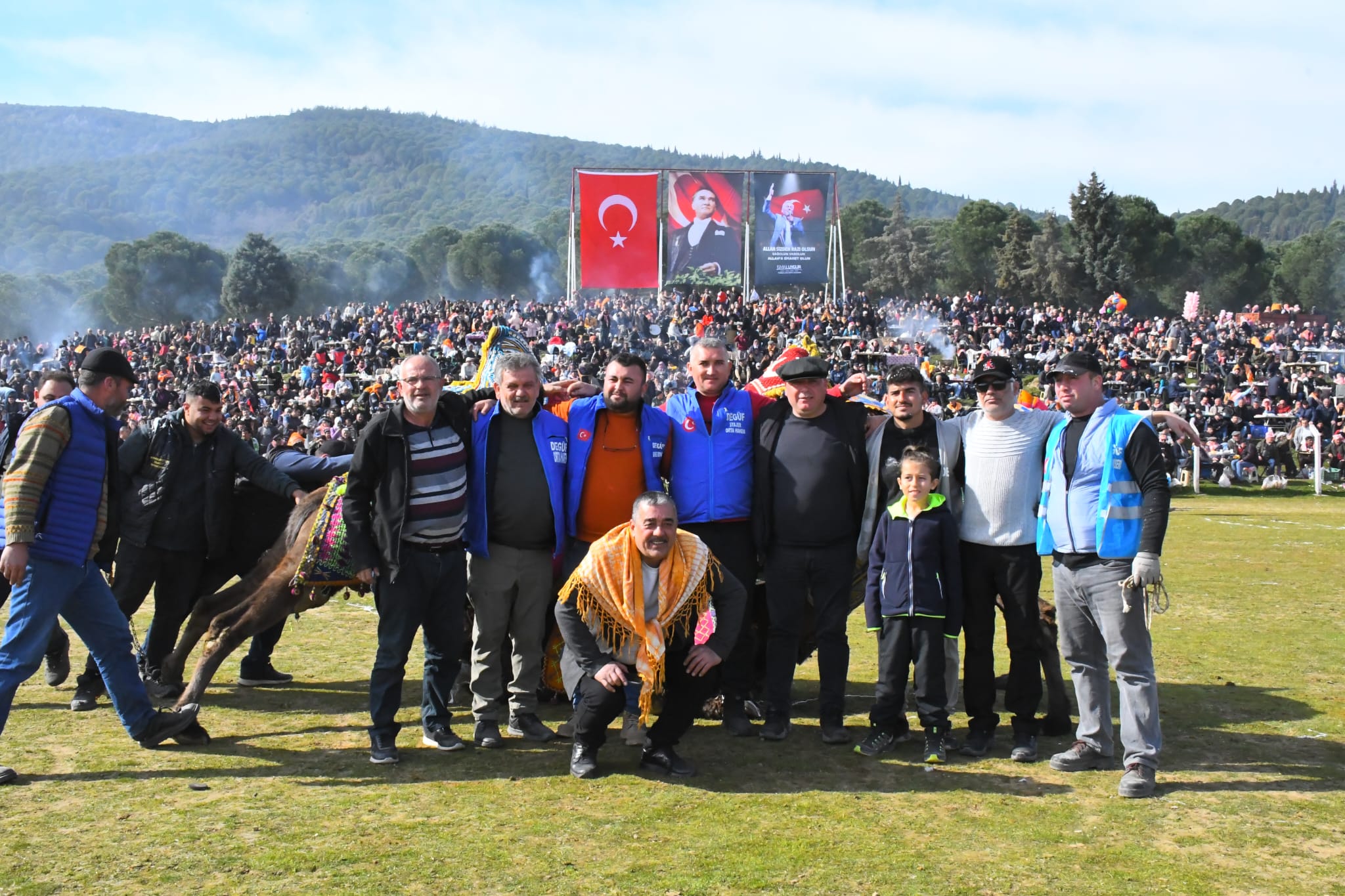 Pehlivan develer Torbalı Arenası’ndaydı