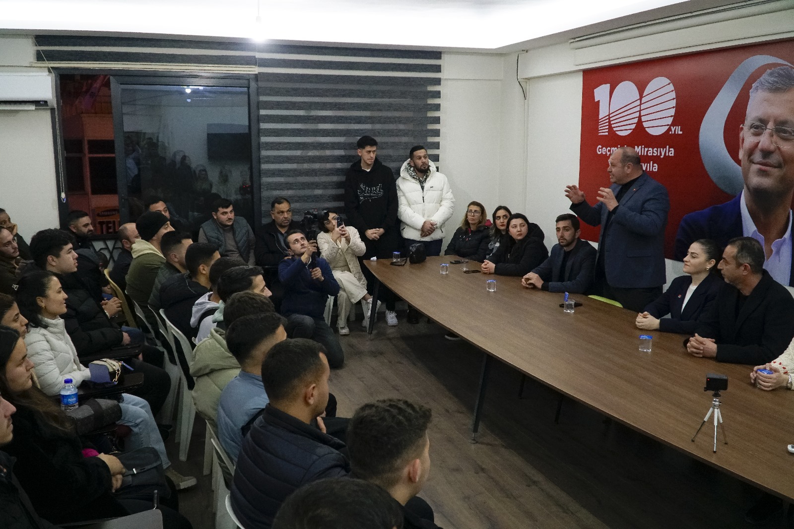 Menderes’in Genç Başkan Adayı Gençlerle Buluştu
