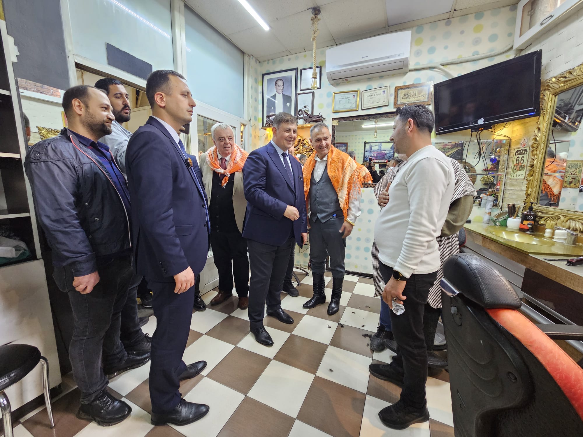 Cemil Tugay ve Ömer Eşki esnafla bir araya geldi