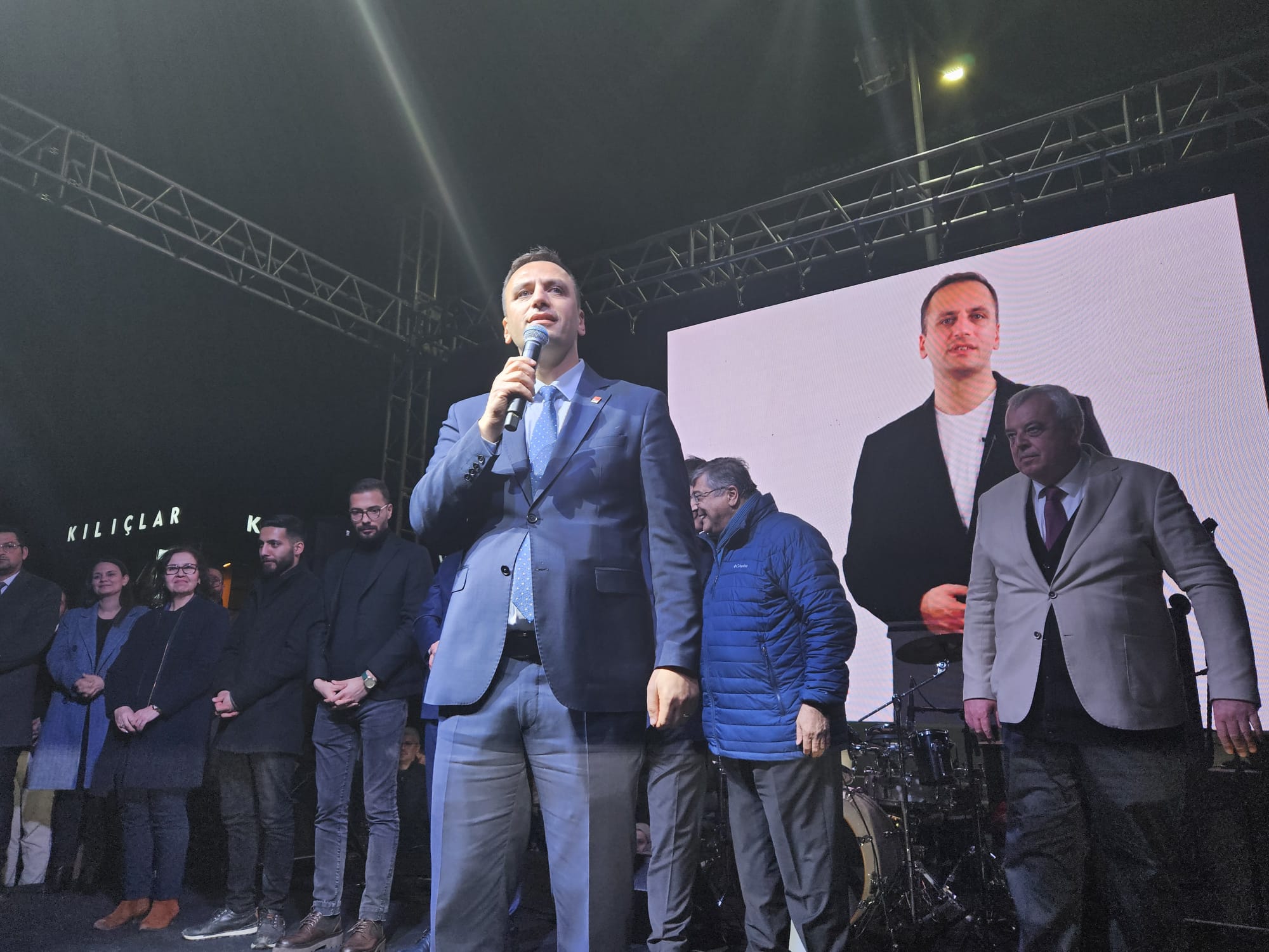 Tugay ve Eşki Çamdibi'nde coşkuyla karşılandı 