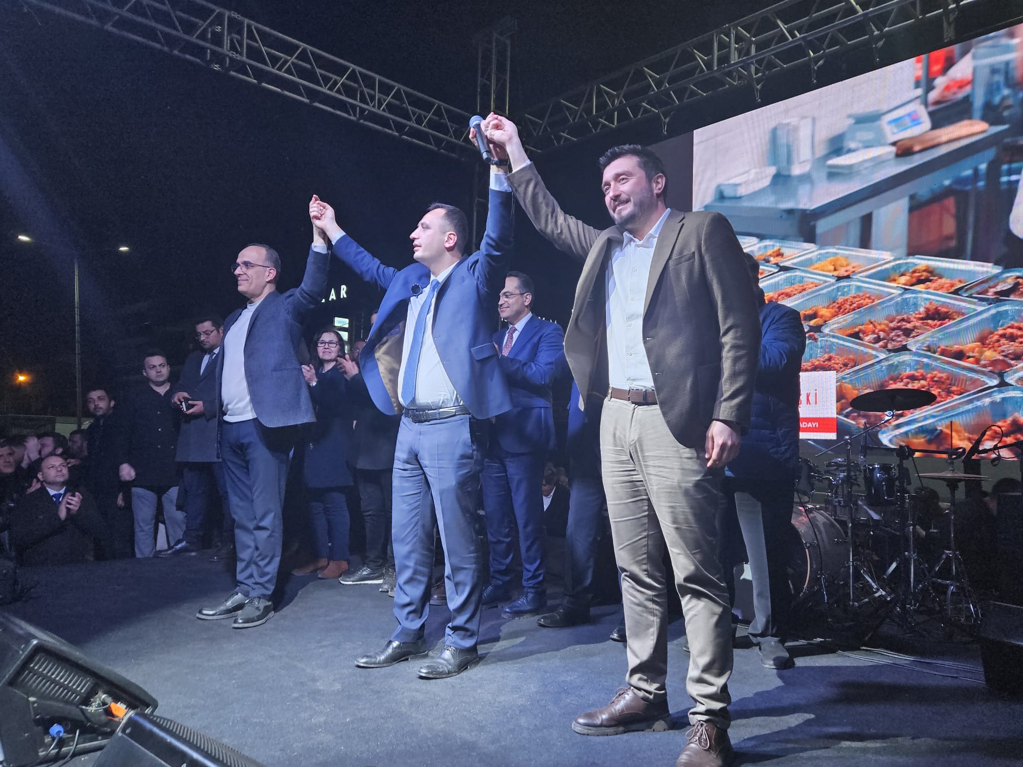 Tugay ve Eşki Çamdibi'nde coşkuyla karşılandı 