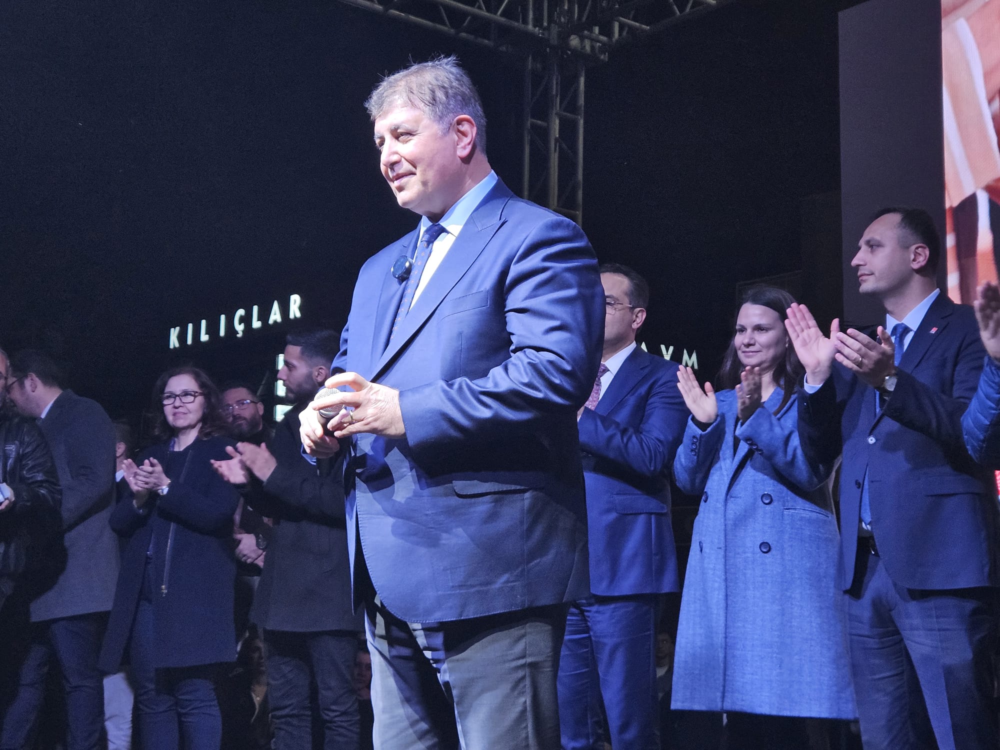 Tugay ve Eşki Çamdibi'nde coşkuyla karşılandı 