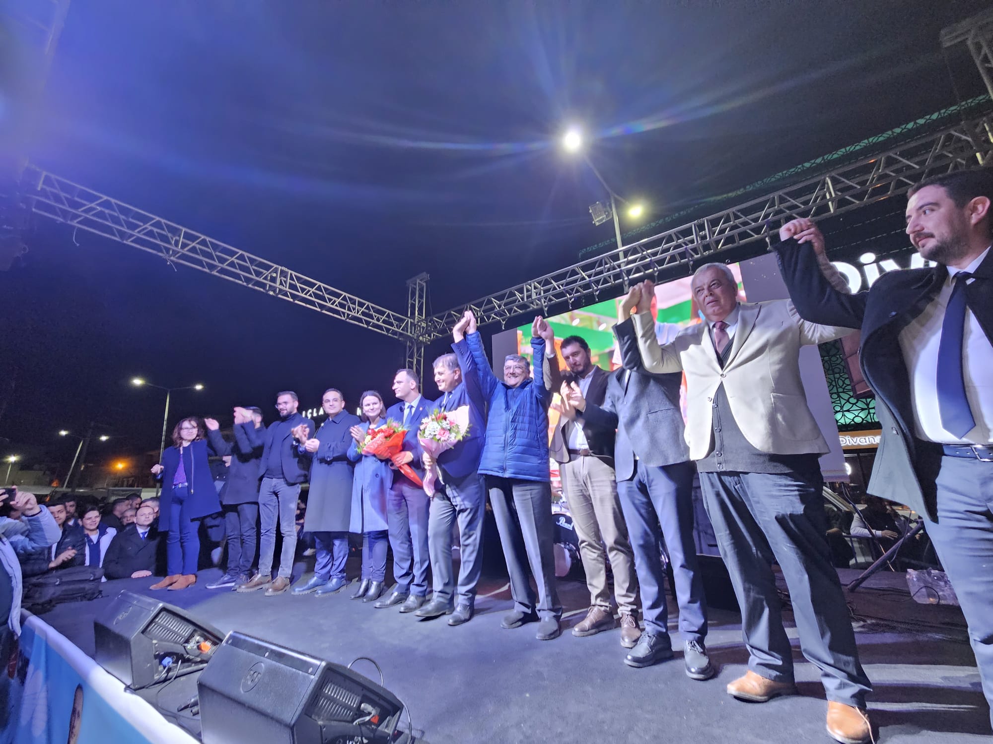 Tugay ve Eşki Çamdibi'nde coşkuyla karşılandı 